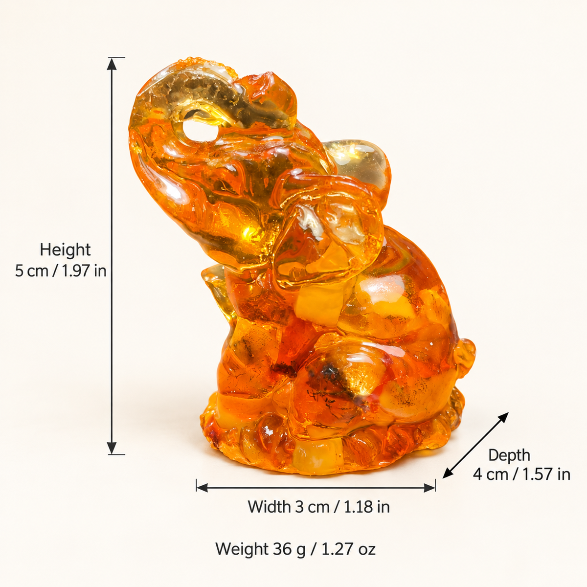 Size chart: KIZIMA® Baltic amber seated elephant, H 5 cm / 1.97 in, W 3 cm / 1.18 in, D 4 cm / 1.57 in, 36 g / 1.27 oz