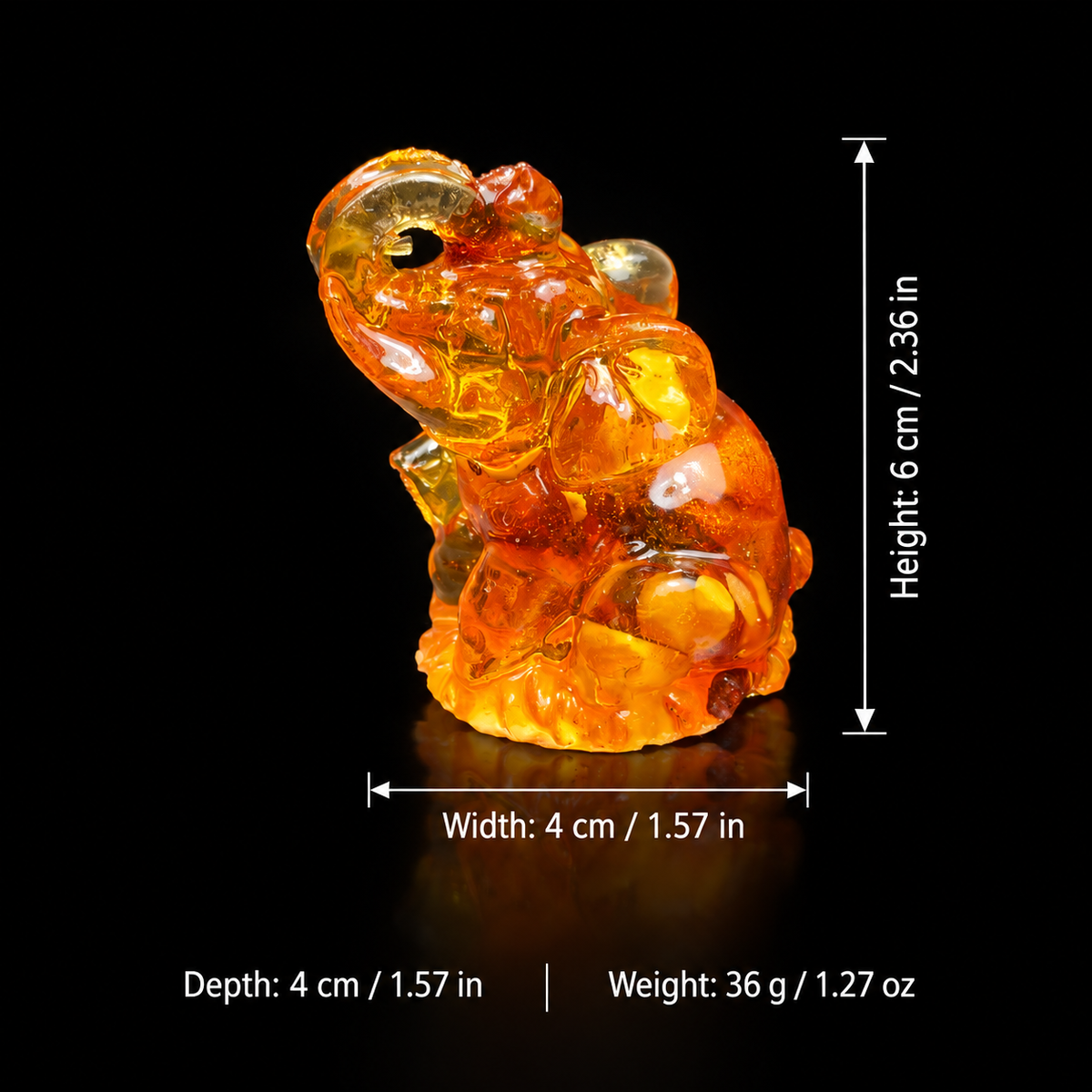 Size chart: KIZIMA® Baltic amber seated elephant, H 6 cm / 2.36 in, W 4 cm / 1.57 in, D 4 cm / 1.57 in, 36 g / 1.27 oz