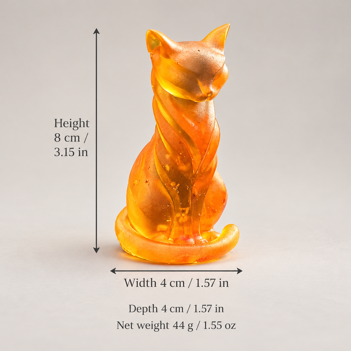 Baltic amber slender cat figurine size chart: height 8 cm (3.15 in), width and depth 4 cm (1.57 in), net weight 44 g (1.55 oz) — KIZIMA®