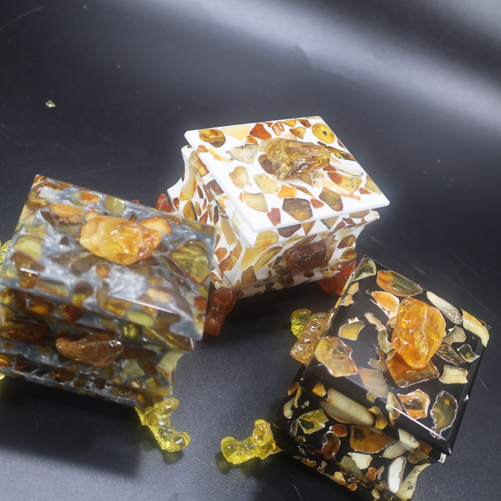 Natural Baltic amber jewelry box by KIZIMA — handmade amber treasure, Made in USA