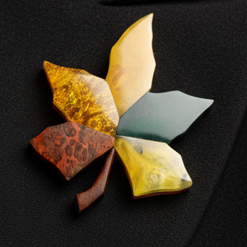 Baltic amber & Karelian birch brooch by KIZIMA® — genuine amber, close-up detail