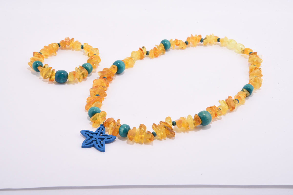 Original camera photograph of KIZIMA 21G0350q16.4.1 amber jewelry on its real background