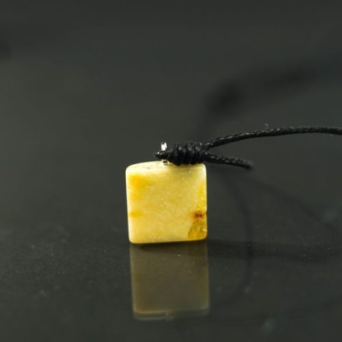 Elegant Baltic amber choker necklace, handmade by KIZIMA New York