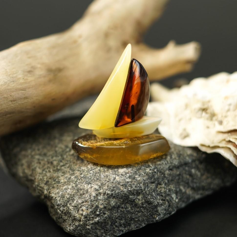 Amber Lucky Ship
