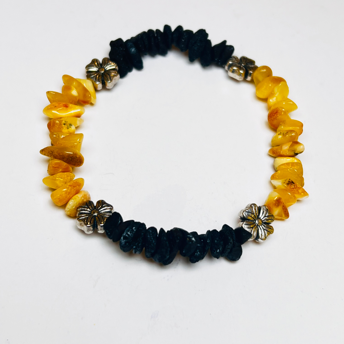 Original camera photograph of KIZIMA 3G0100q9.13 amber jewelry on its real background