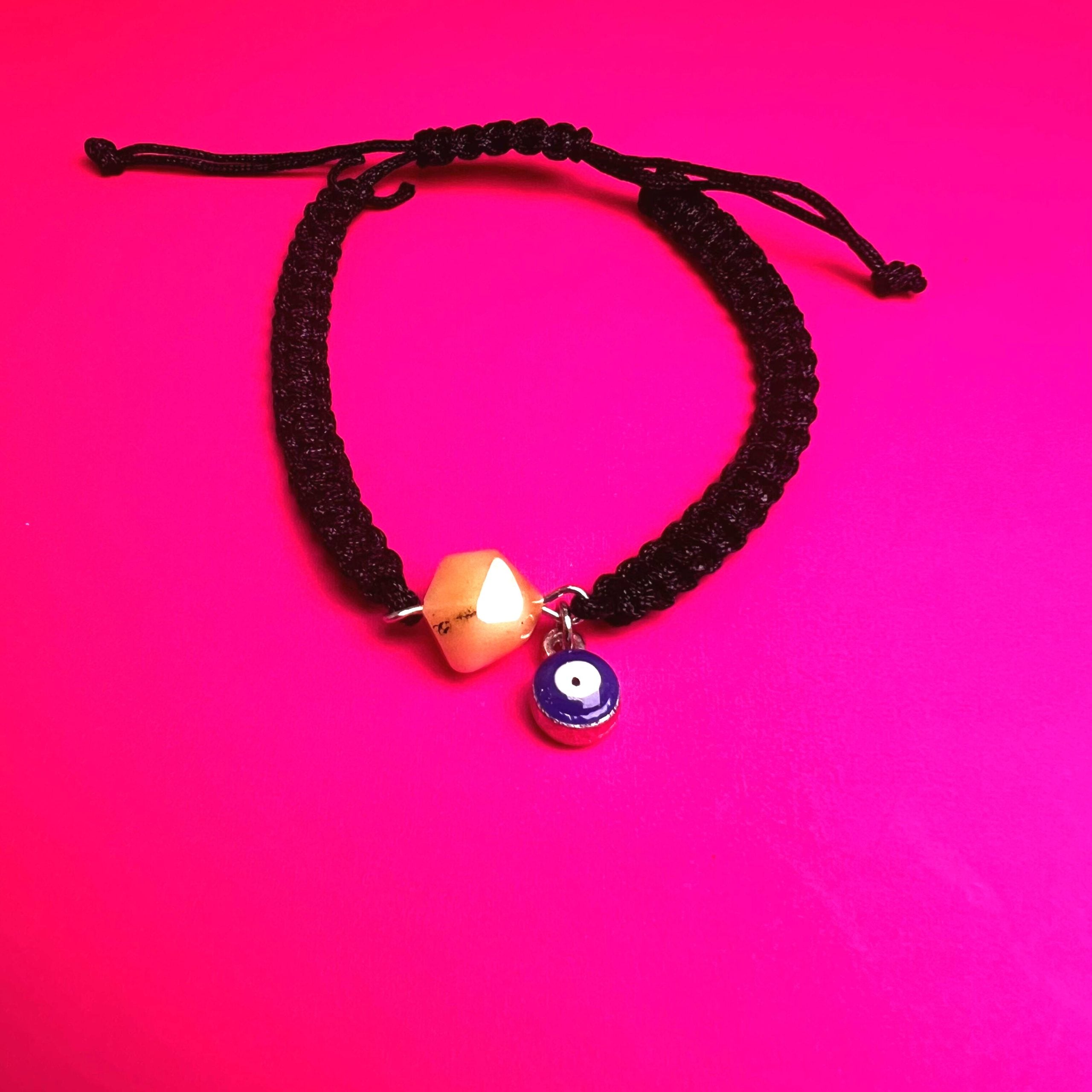 Bracelet en ambre de la Baltique fait main aux États-Unis avec pendentif KIZIMA