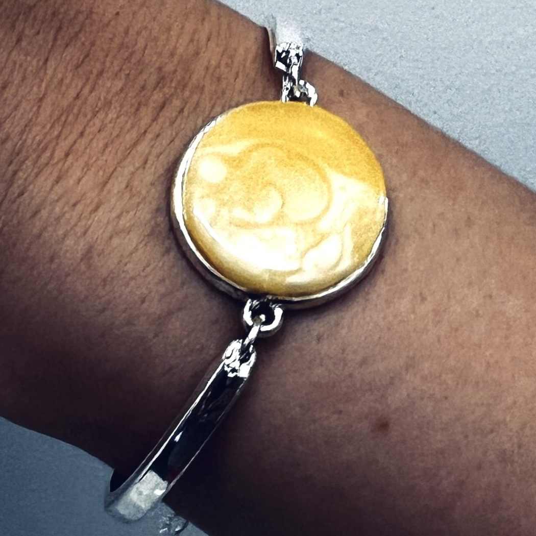 Baltic amber bracelet, Valentine's gift, by KIZIMA® — handmade in USA, side view