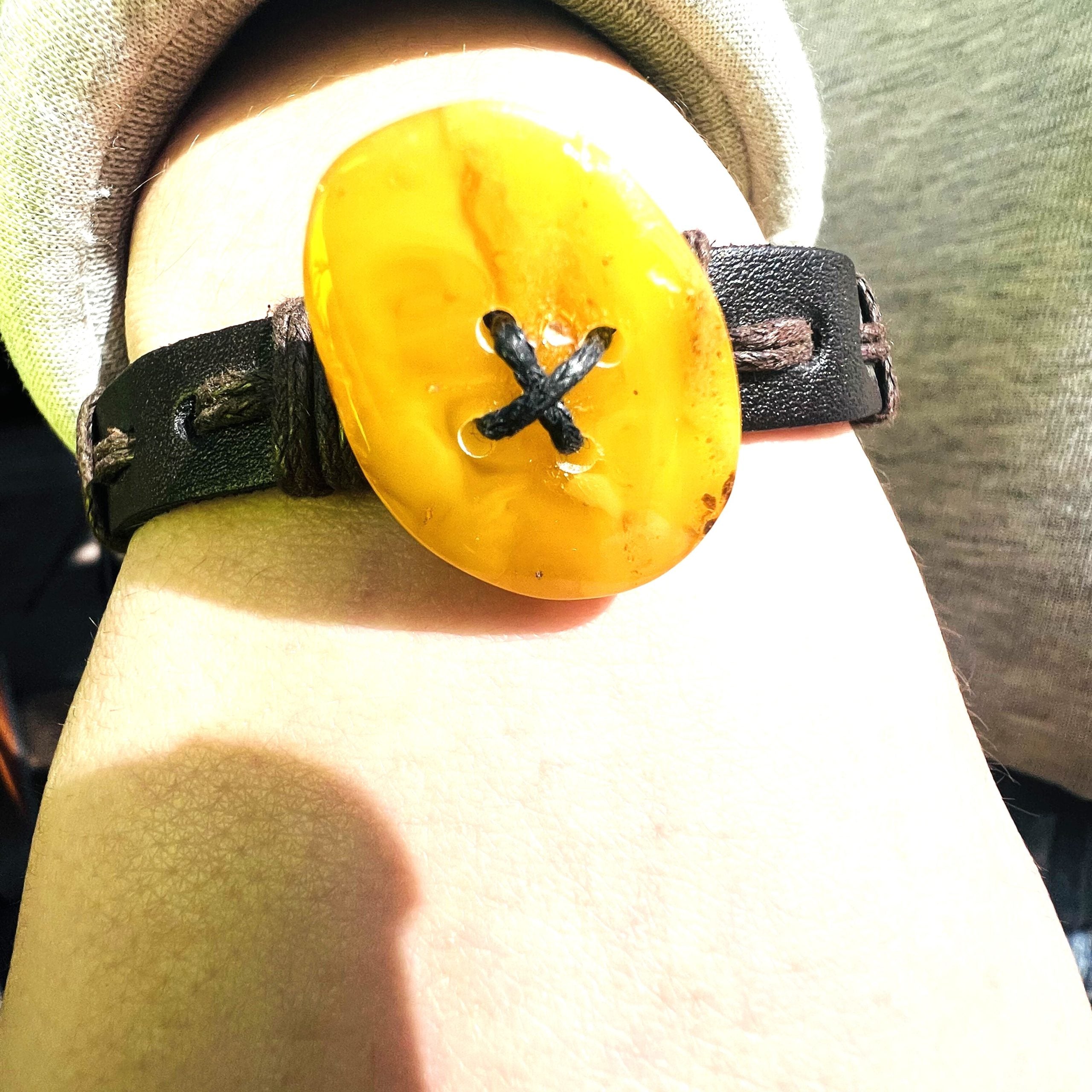 Bracelet pour homme fait main aux États-Unis en ambre naturel sur une base en cuir Cadeau pour lui KIZIMA