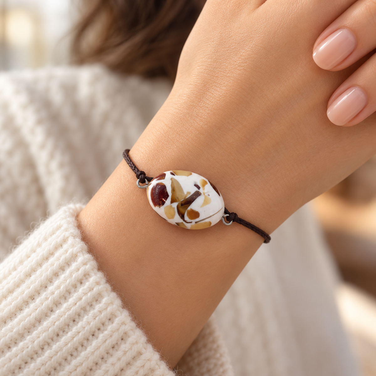 Oval amber mosaic centerpiece of KIZIMA 3G0125q3.30 bracelet worn on a woman's wrist