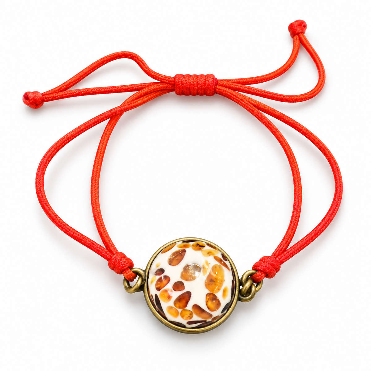 KIZIMA 3N0150q4.92 oval amber mosaic amulet bracelet on red cord on a pure white background