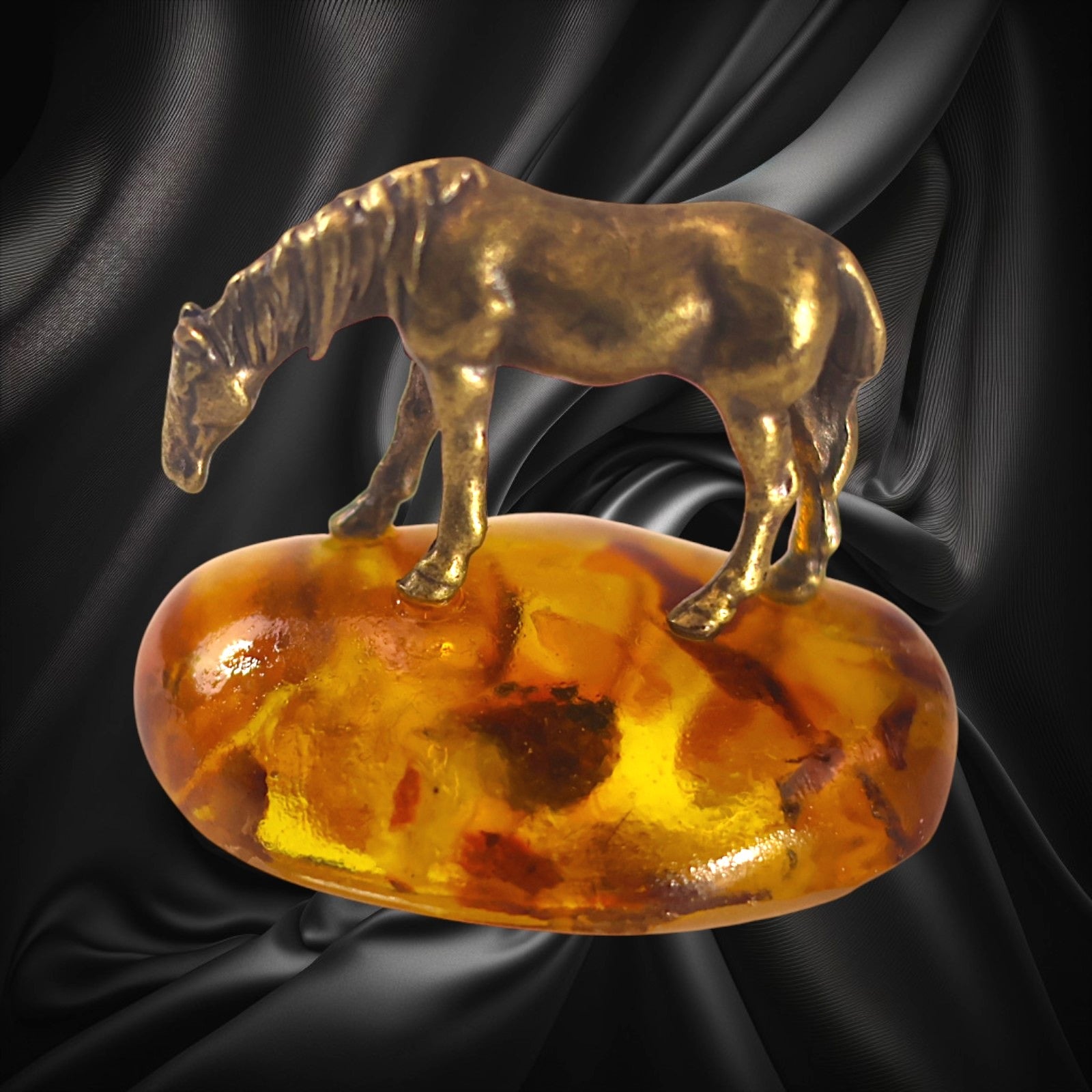 USA Handmade Brass Horse Figurine on Amber - KIZIMA