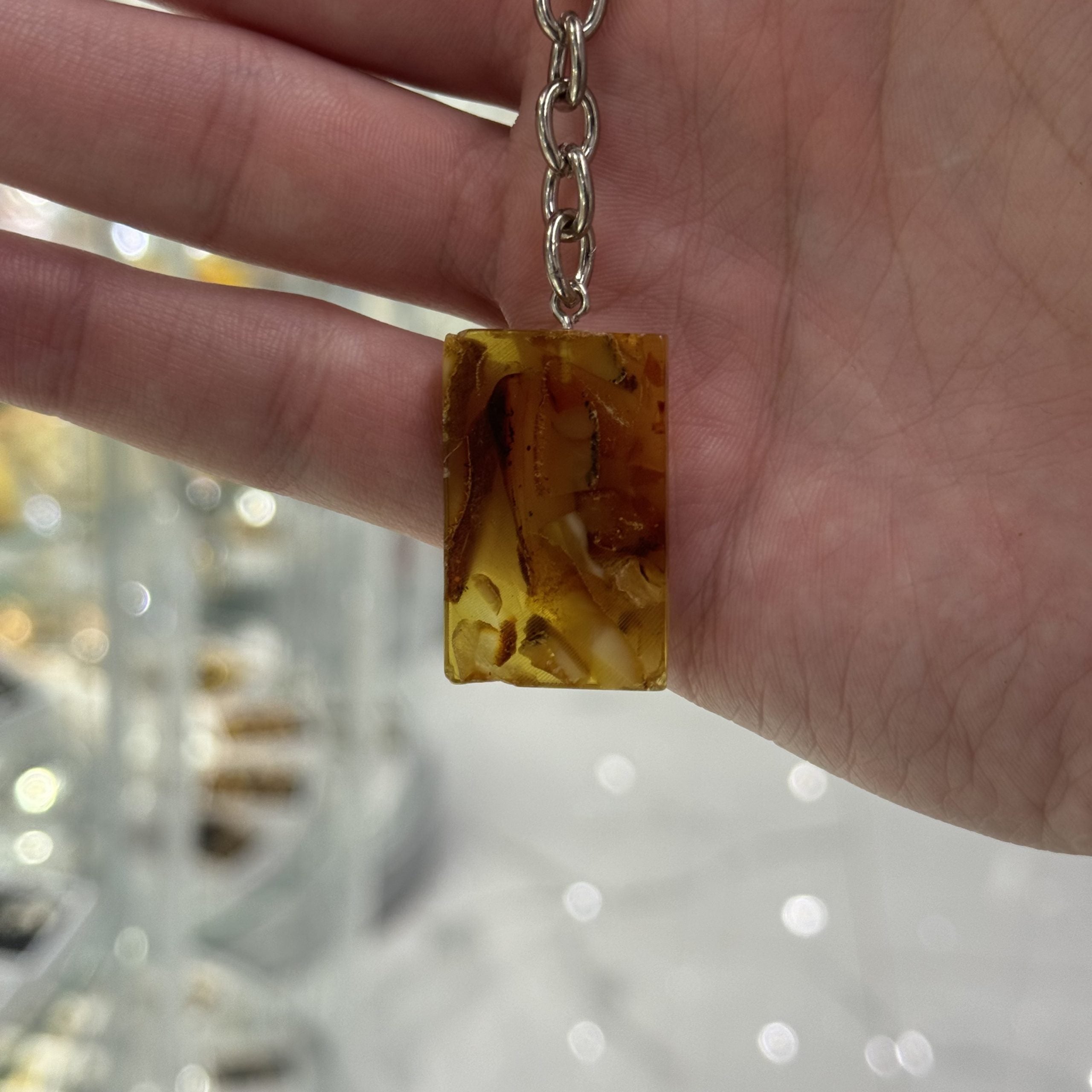 USA Handmade Keychain Trend 2026 Baltic Amber KIZIMA