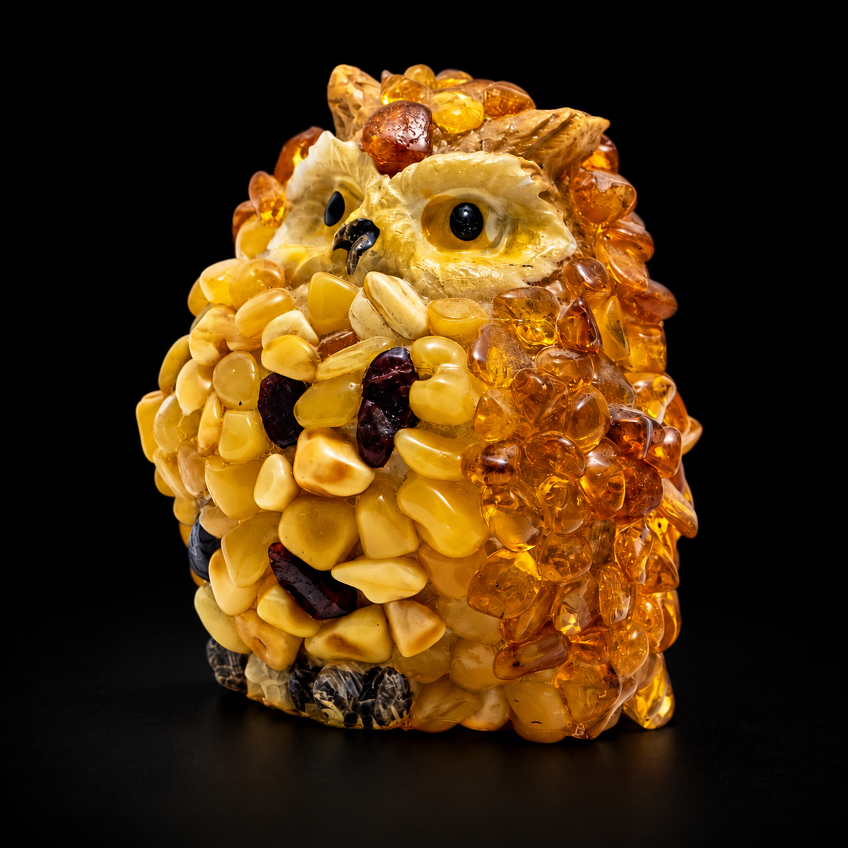 KIZIMA 5598751O amber owl figurine, complete product on a black studio background.