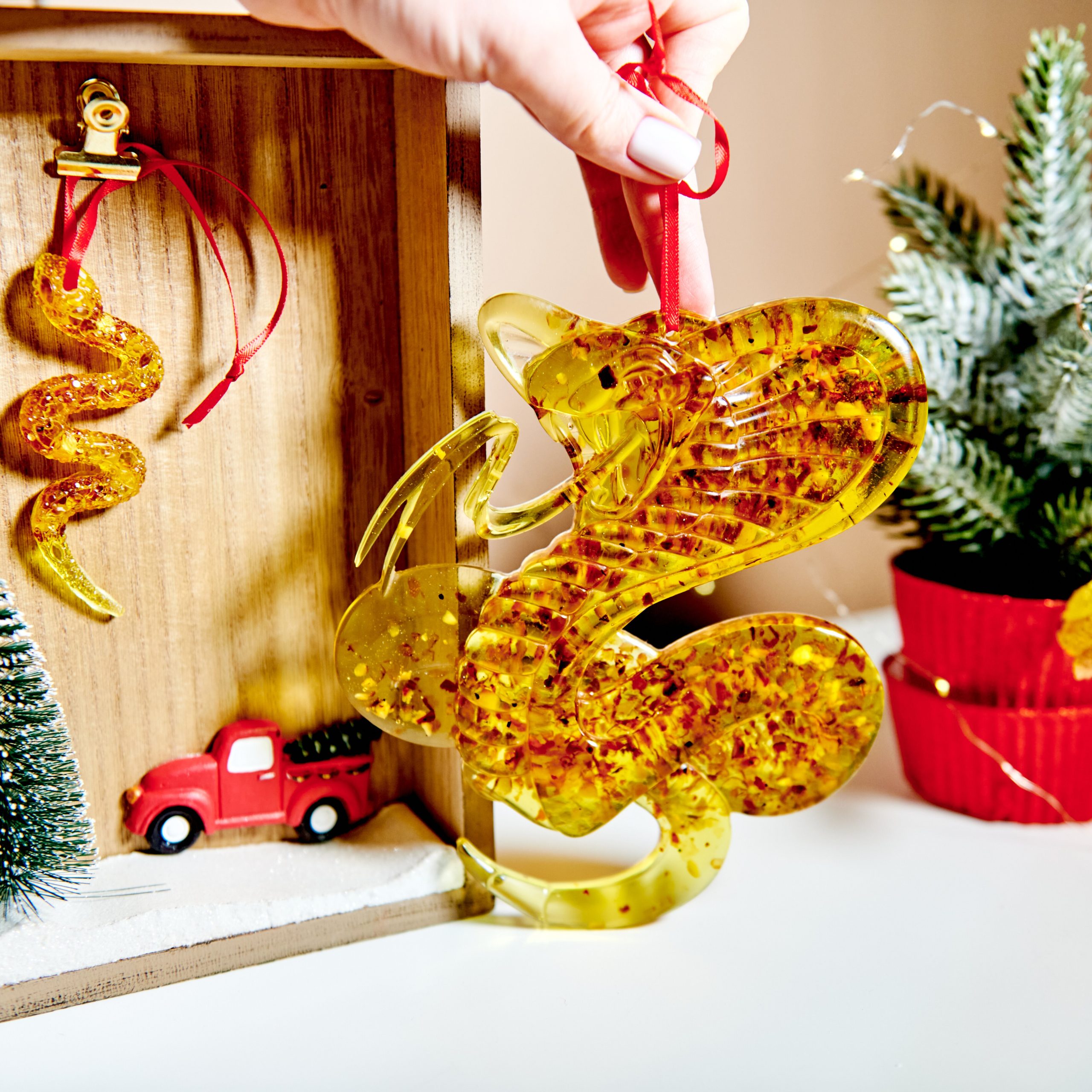 USA Handmade 2026 Christmas Outdoor Tree Toy Snake Home Decor Tree Ornaments KIZIMA