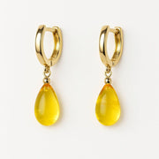 Boucles d'oreilles en or avec gouttes d'ambre de la Baltique véritable – Fabriquées à la main aux États-Unis – Cadeau léger et élégant pour elle – Bijoux KIZIMA