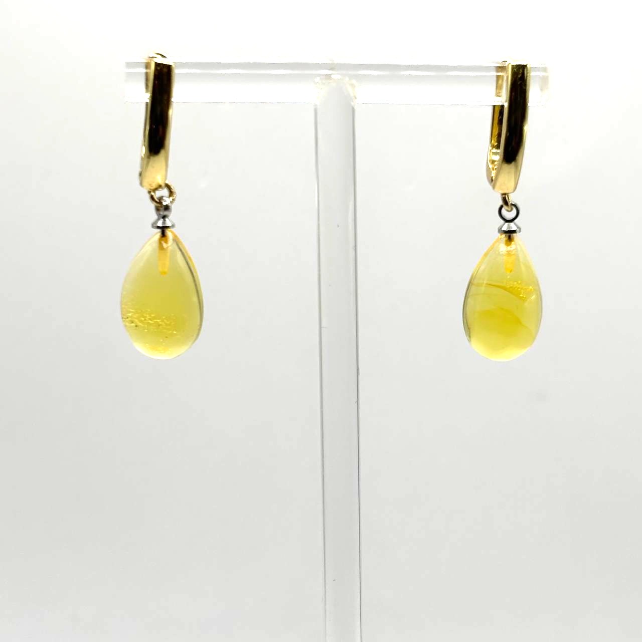 Boucles d'oreilles en or avec gouttes d'ambre de la Baltique véritable – Fabriquées à la main aux États-Unis – Cadeau léger et élégant pour elle – Bijoux KIZIMA