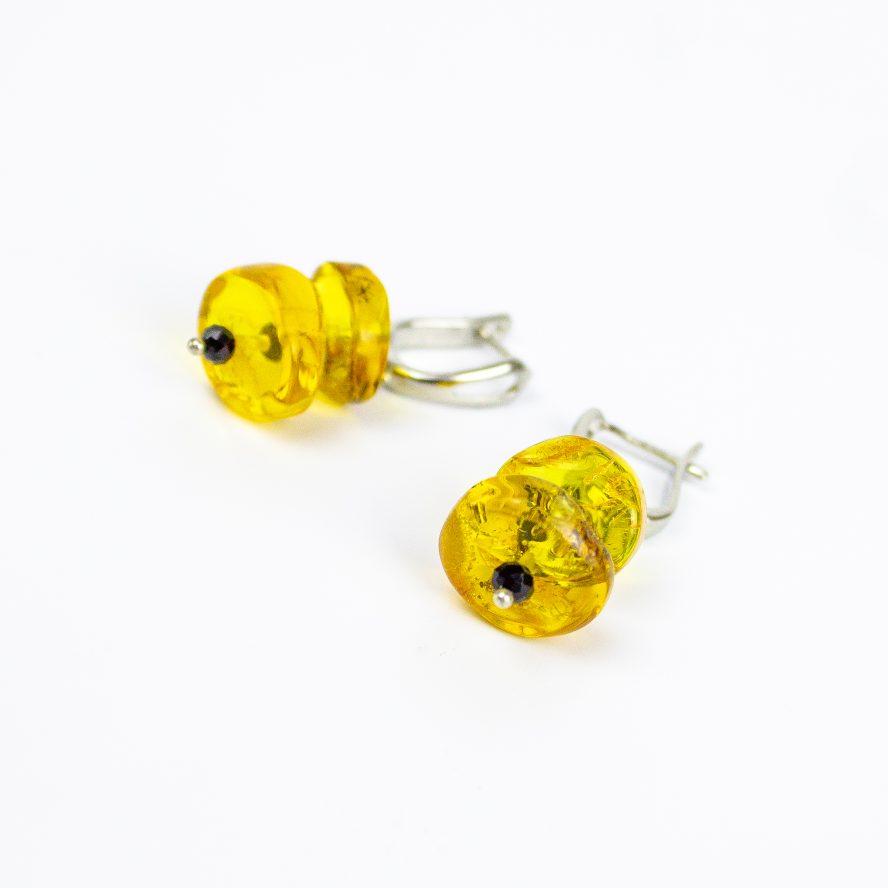Boucles d'oreilles faites à la main aux États-Unis avec de l'ambre baltique naturel KIZIMA