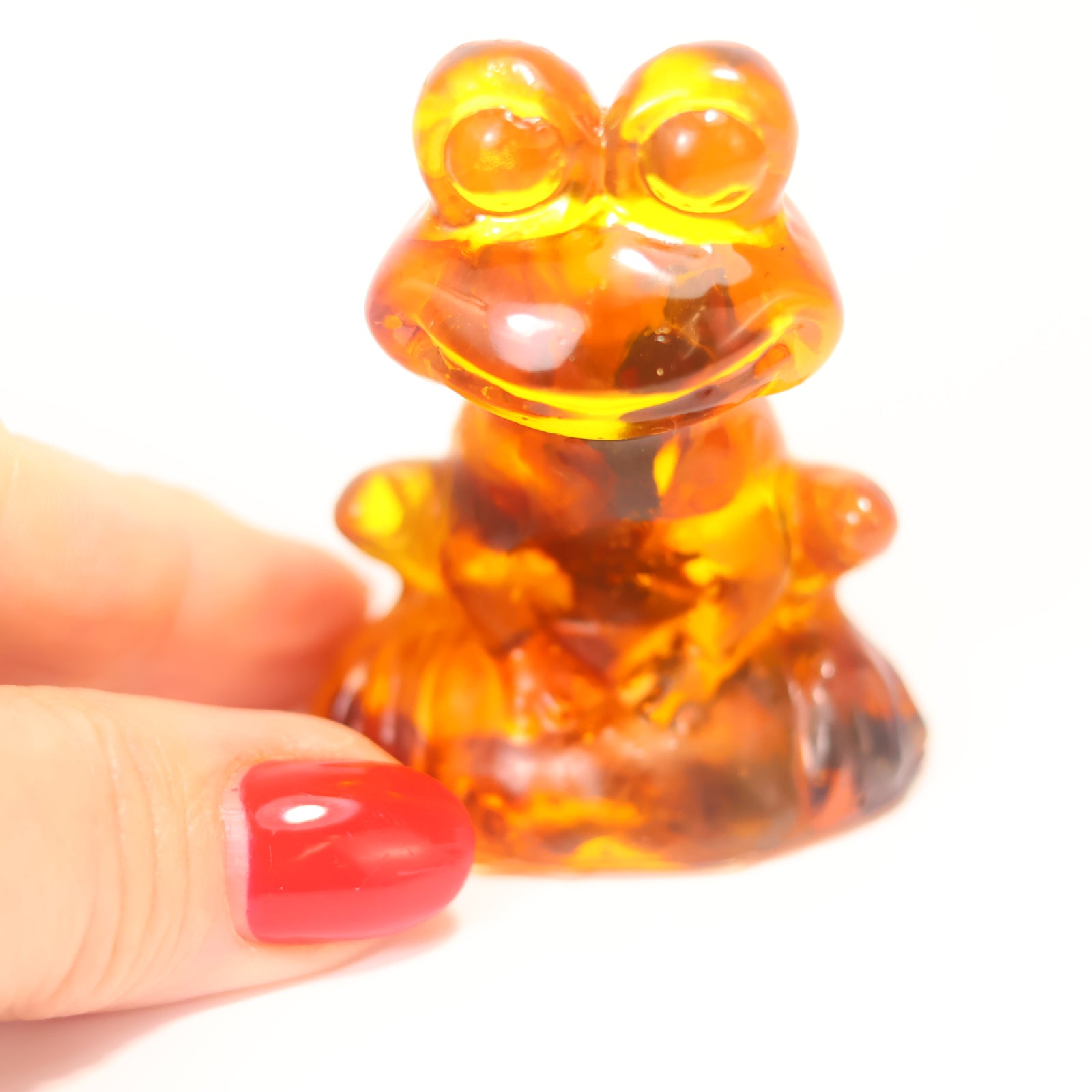 KIZIMA, figurine grenouille miniature en ambre de la Baltique, fabriquée à la main aux États-Unis | Cadeau porte-bonheur | Objet de collection miniature