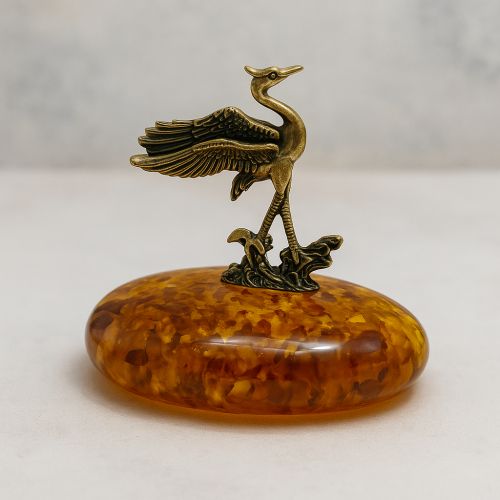 Figurine de grue en laiton faite à la main aux États-Unis sur socle en ambre - KIZIMA