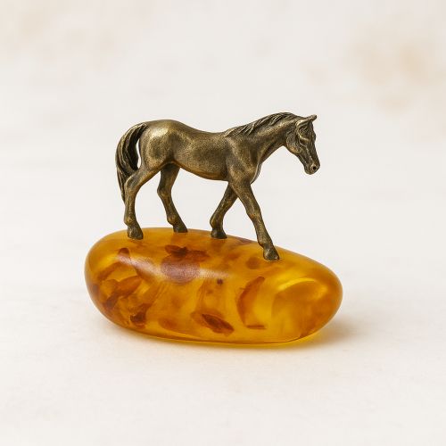 USA Handmade Brass Horse Figurine on Amber Base – KIZIMA