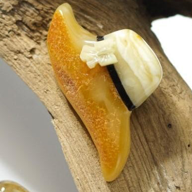 Handmade Baltic amber Valentine's brooch by KIZIMA® USA — natural amber gift, side view