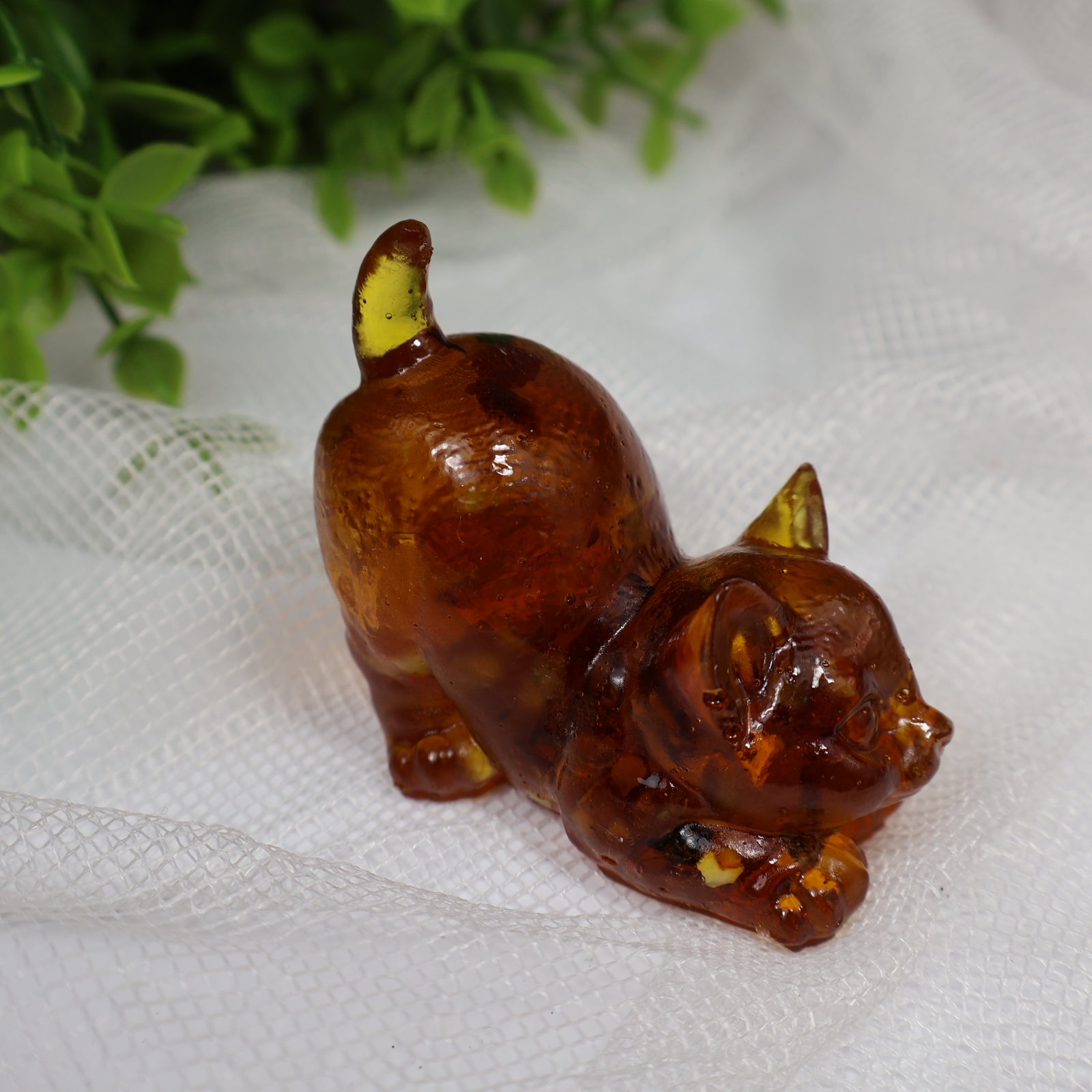 Figurine de chat faite à la main en ambre – Sculpture en ambre de la Baltique par KIZIMA USA | Cadeau unique pour collectionneurs | Sculpture décorative élégante pour la maison