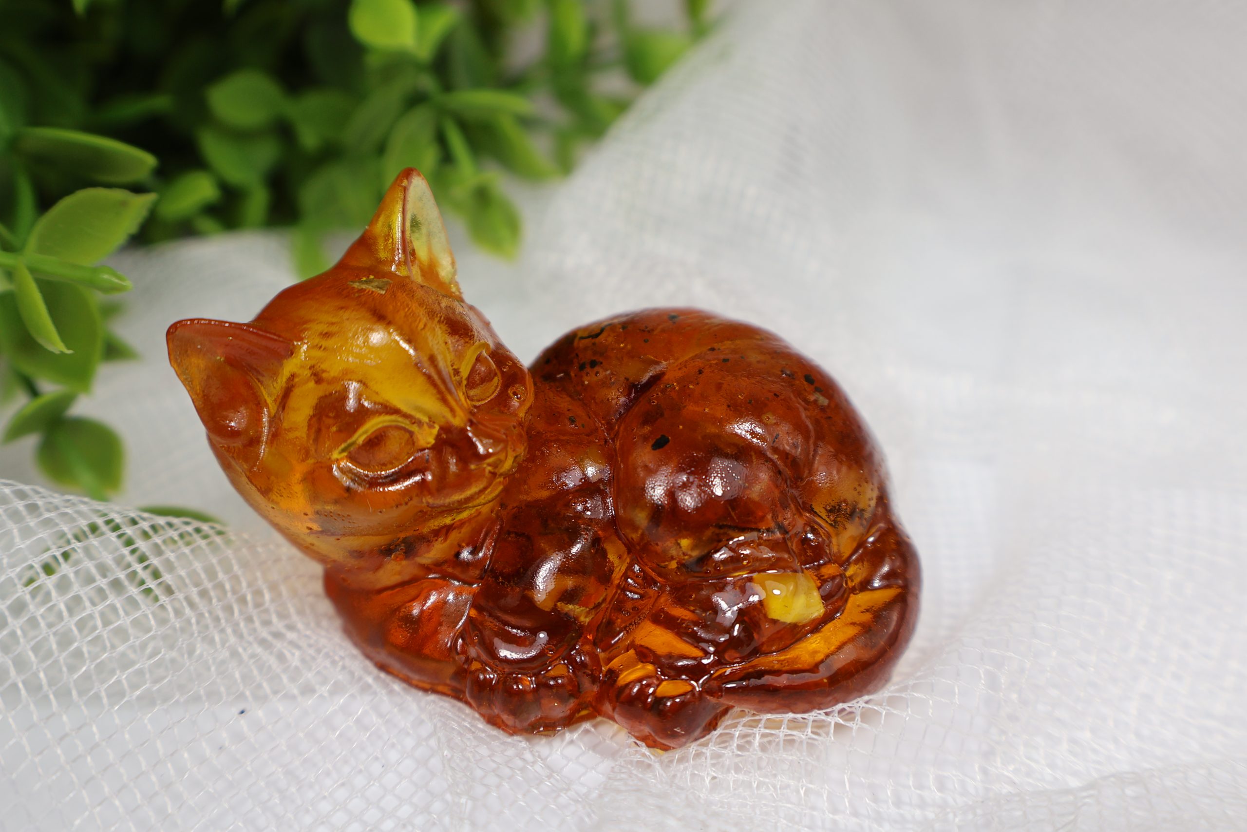 Handmade Amber Cat Figurine – Baltic Amber Sculpture by KIZIMA USA | Elegant Amber Home Décor | Unique Gift | Collectible Figurine