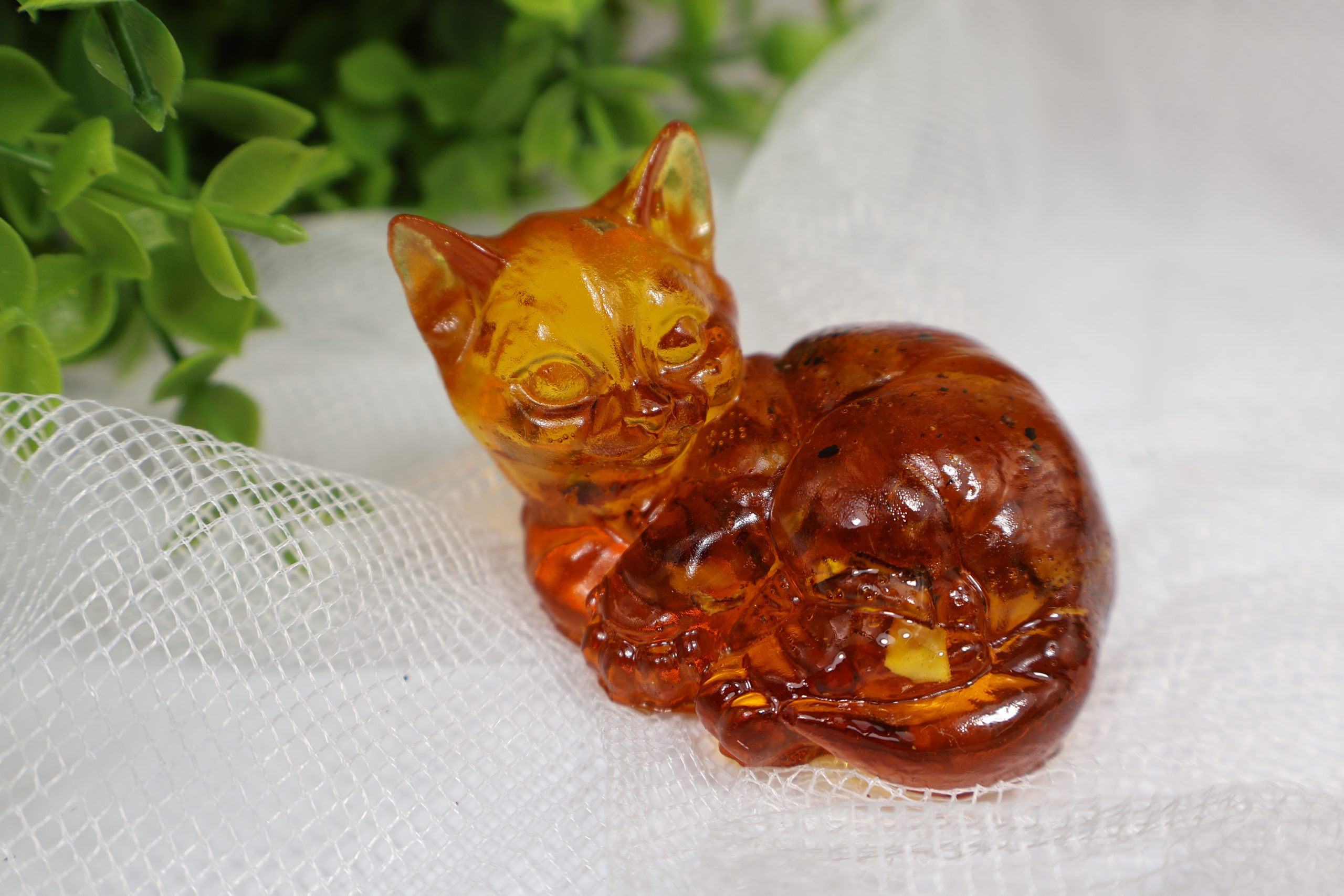 Handmade Amber Cat Figurine – Baltic Amber Sculpture by KIZIMA USA | Elegant Amber Home Décor | Unique Gift | Collectible Figurine