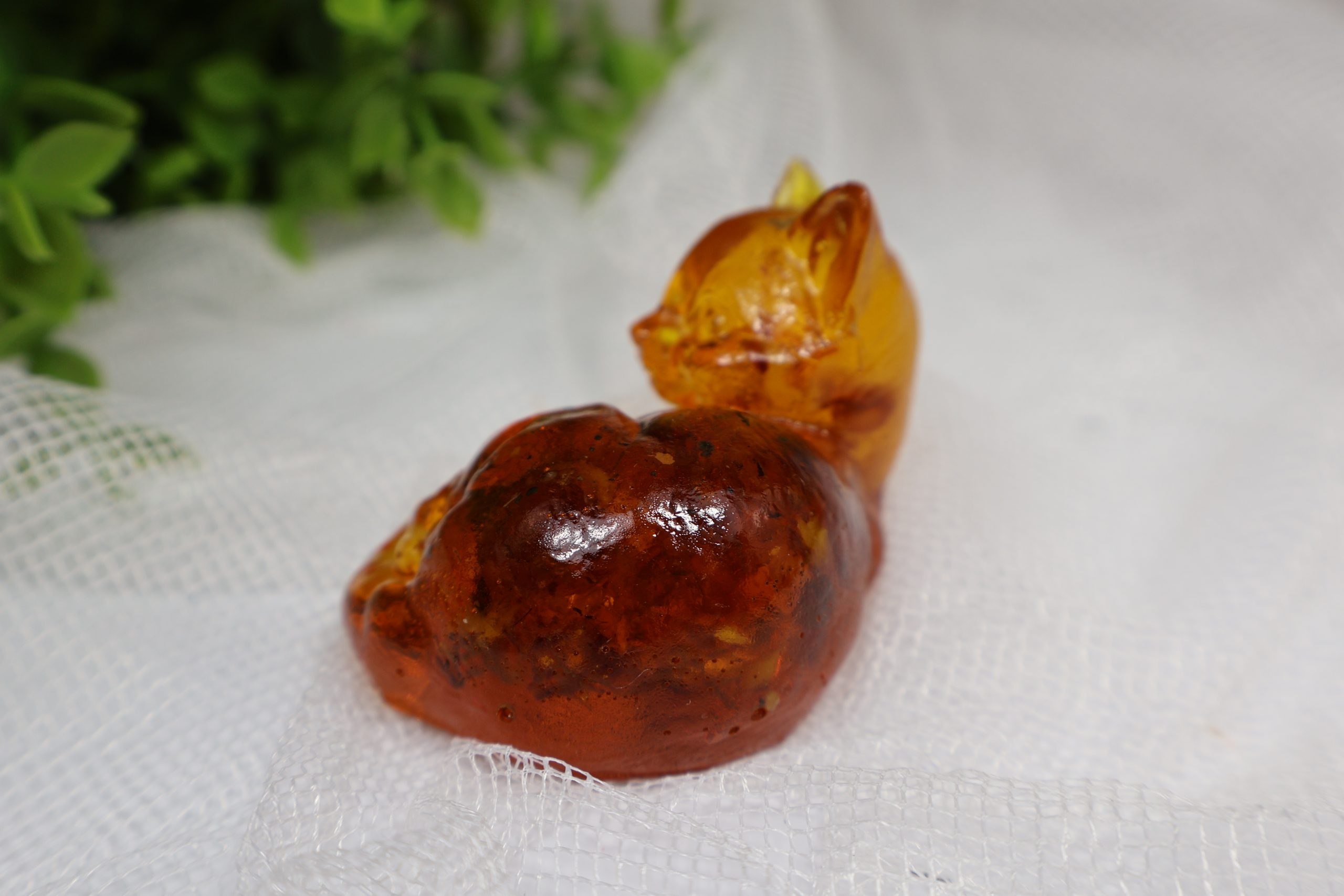 Handmade Amber Cat Figurine – Baltic Amber Sculpture by KIZIMA USA | Elegant Amber Home Décor | Unique Gift | Collectible Figurine