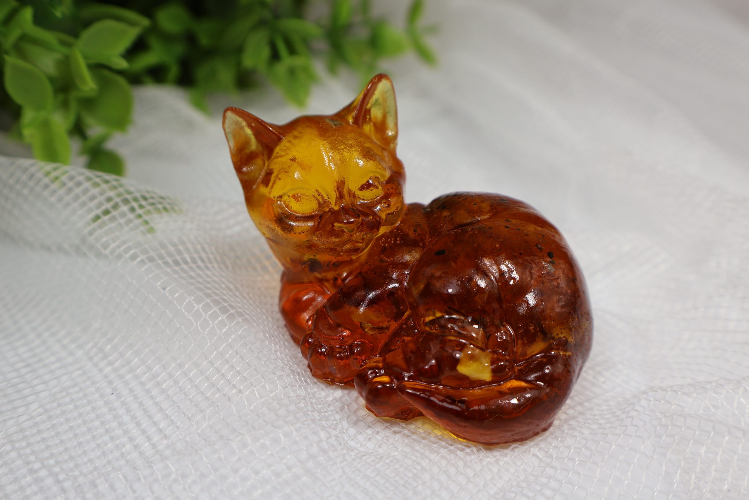 Handmade Amber Cat Figurine – Baltic Amber Sculpture by KIZIMA USA | Elegant Amber Home Décor | Unique Gift | Collectible Figurine