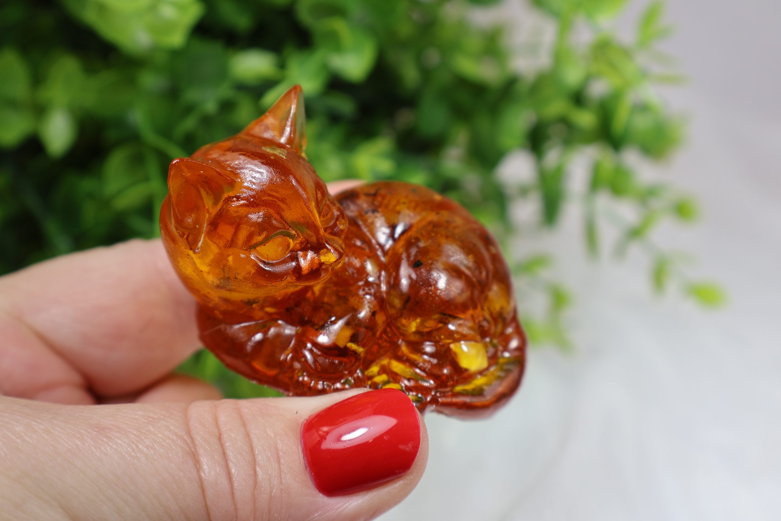 Handmade Amber Cat Figurine – Baltic Amber Sculpture by KIZIMA USA | Elegant Amber Home Décor | Unique Gift | Collectible Figurine