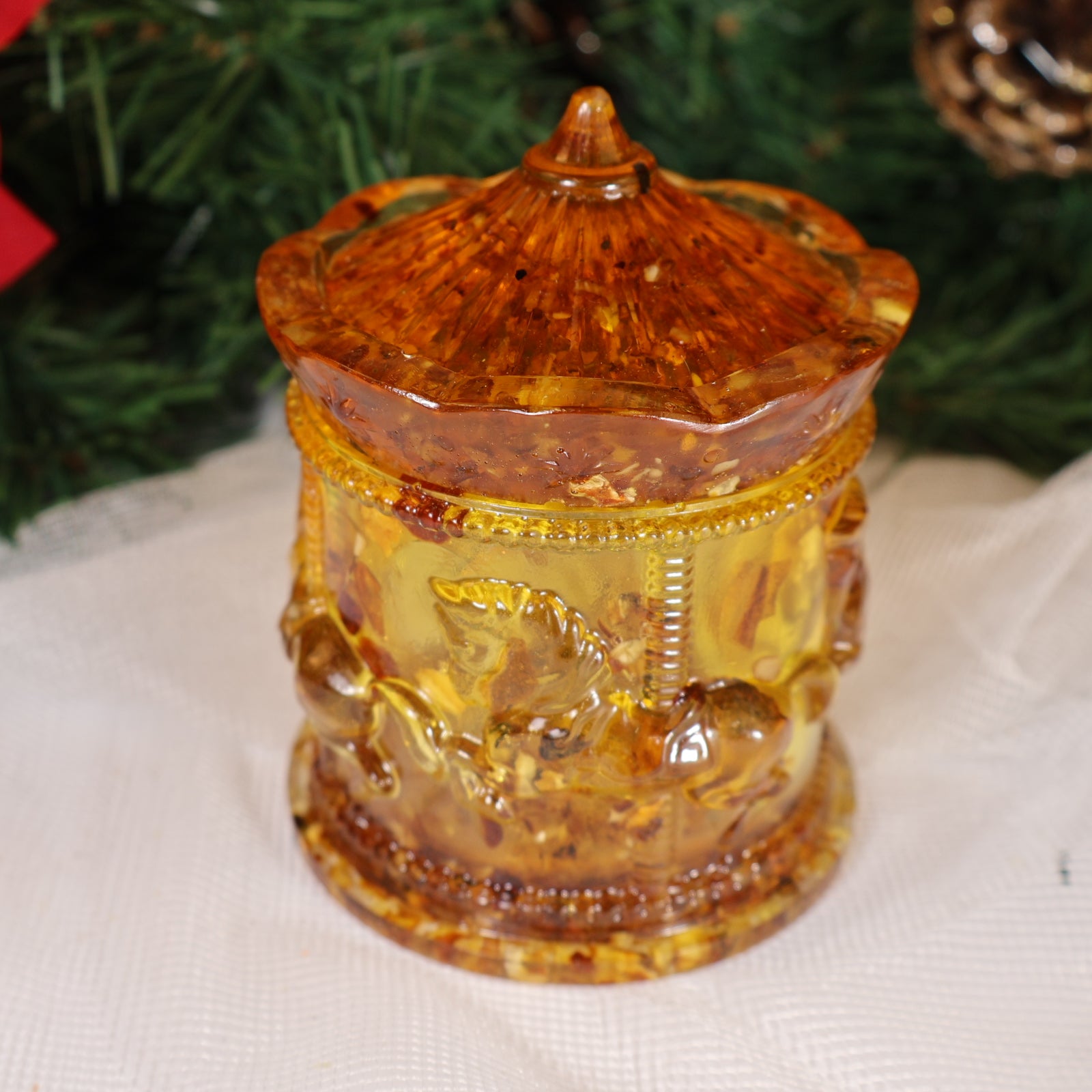 KIZIMA® handmade amber horse box — natural Baltic amber decor, USA, detail