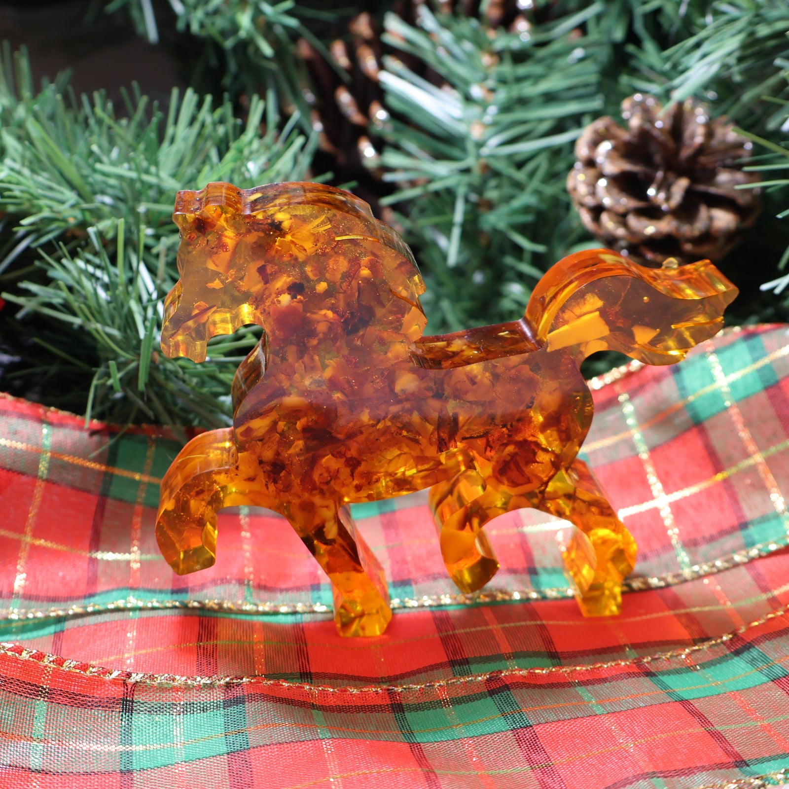 Handmade Amber Horse Figurine | Genuine Baltic Amber Sculpture | Symbol of the Year | Christmas & Business Gift – KIZIMA