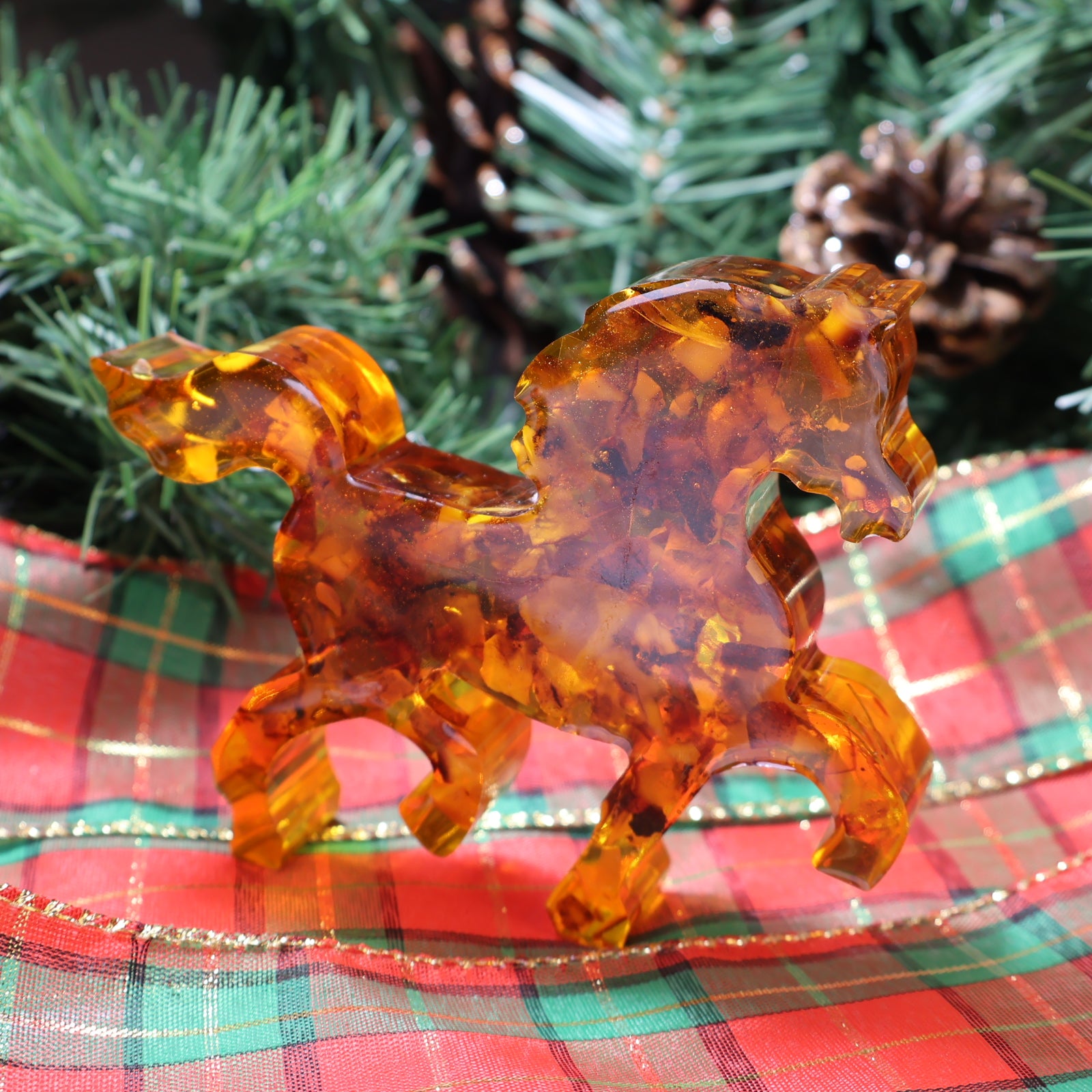 Handmade Amber Horse Figurine | Genuine Baltic Amber Sculpture | Symbol of the Year | Christmas & Business Gift – KIZIMA