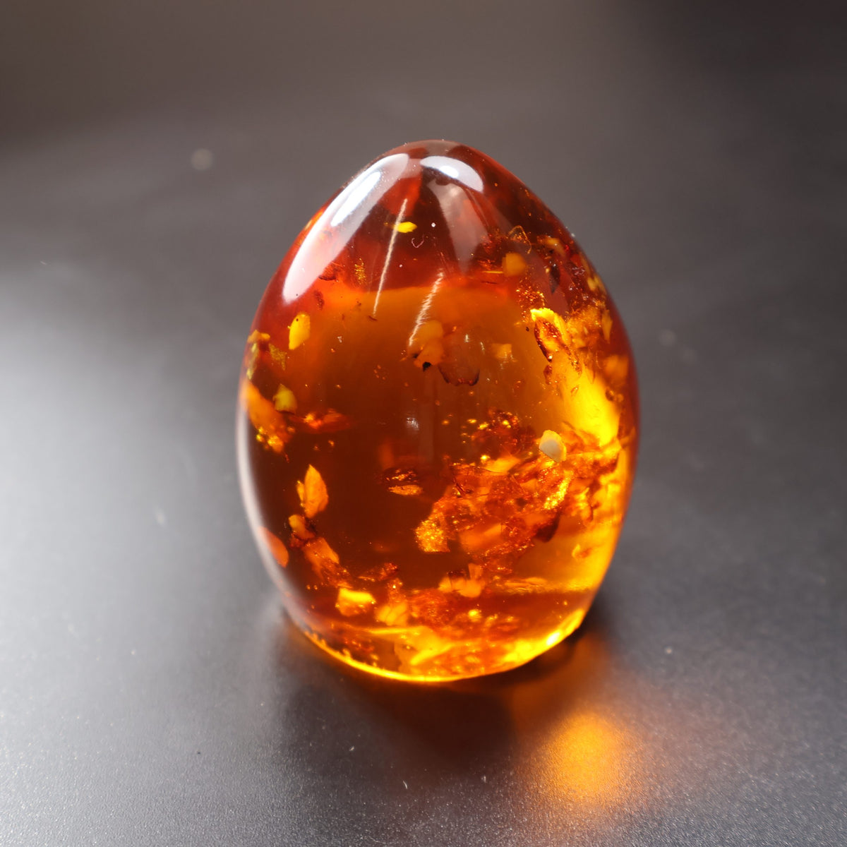 KIZIMA® handmade amber Easter eggs — natural Baltic amber decor, USA, detail