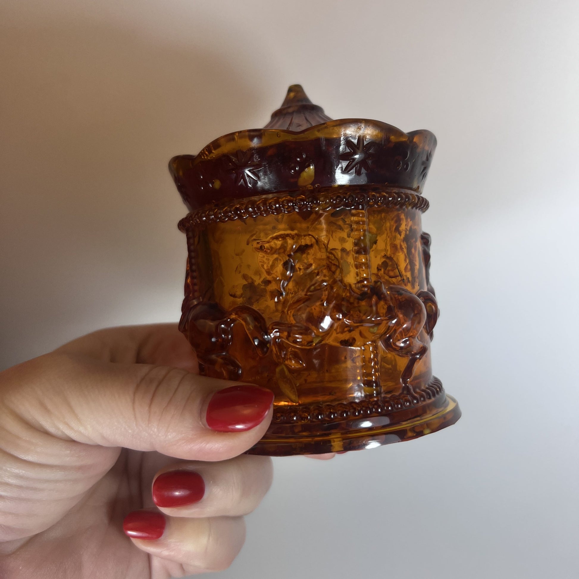 KIZIMA® amber horse jewelry box — genuine Baltic amber decor, made in USA, detail view