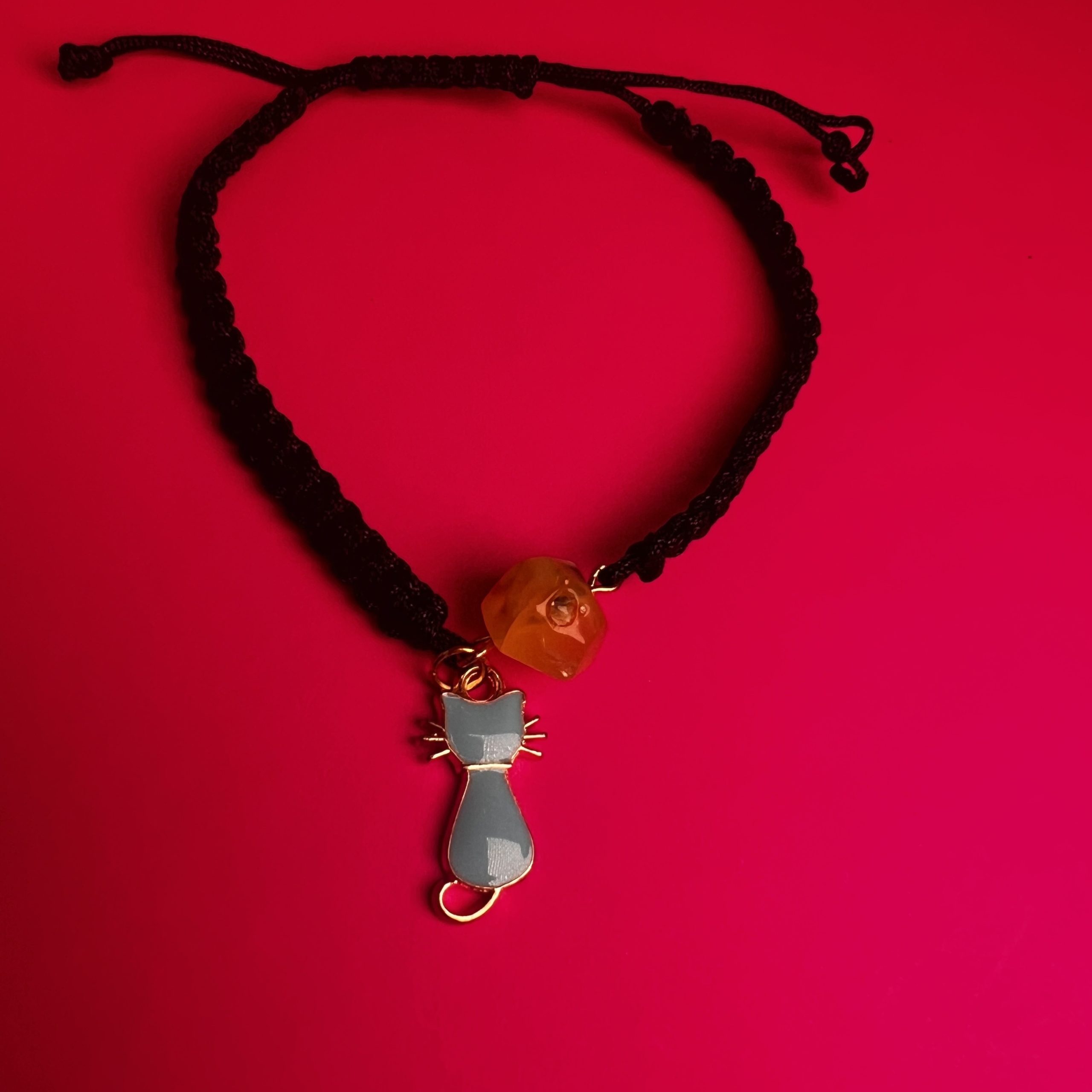 Bracelet KIZIMA réglable fait main aux États-Unis, avec pendentif chat en ambre et fil noir