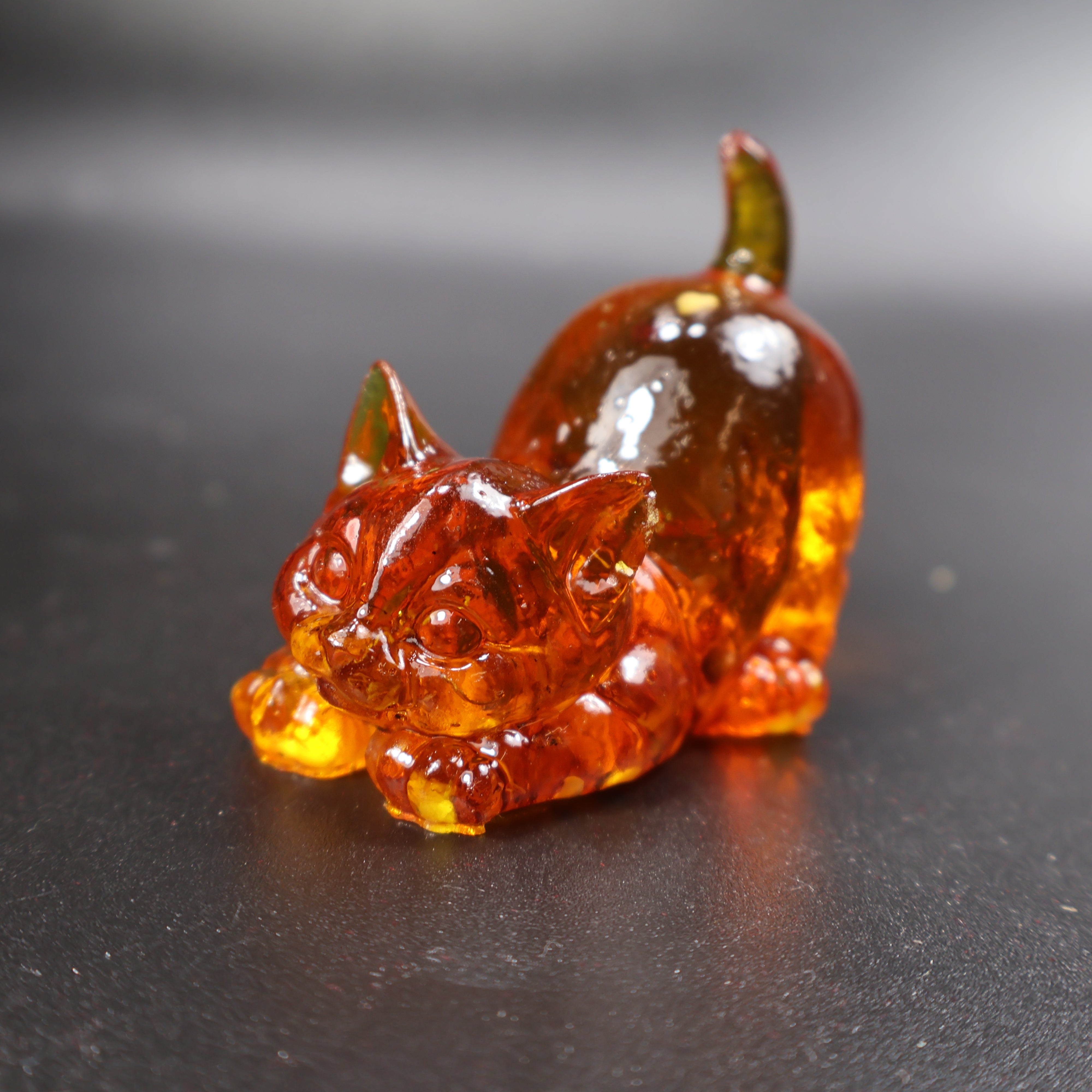 Handcrafted Baltic amber cat sculpture, KIZIMA® Brooklyn, side view
