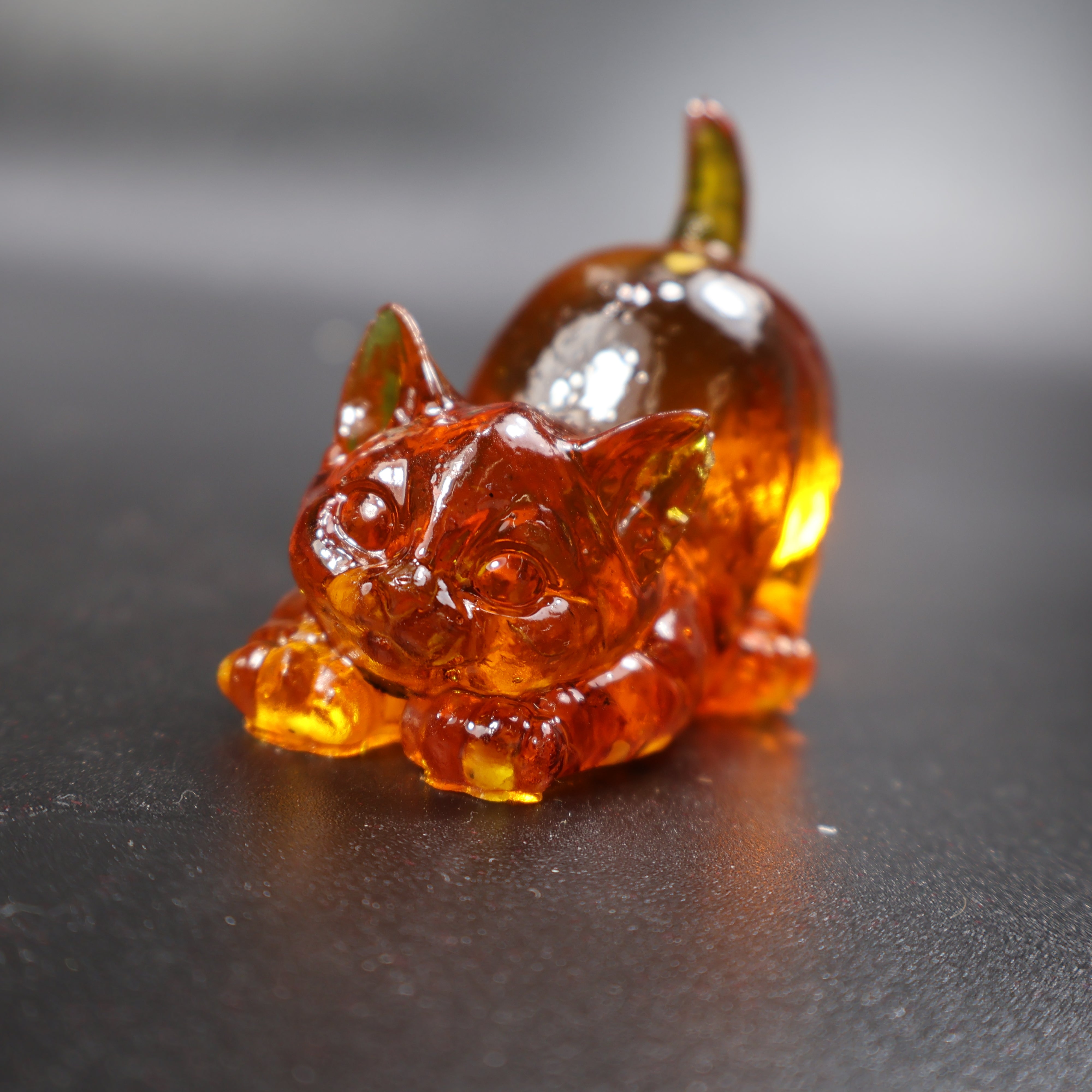 KIZIMA® amber cat figurine displayed in gift packaging