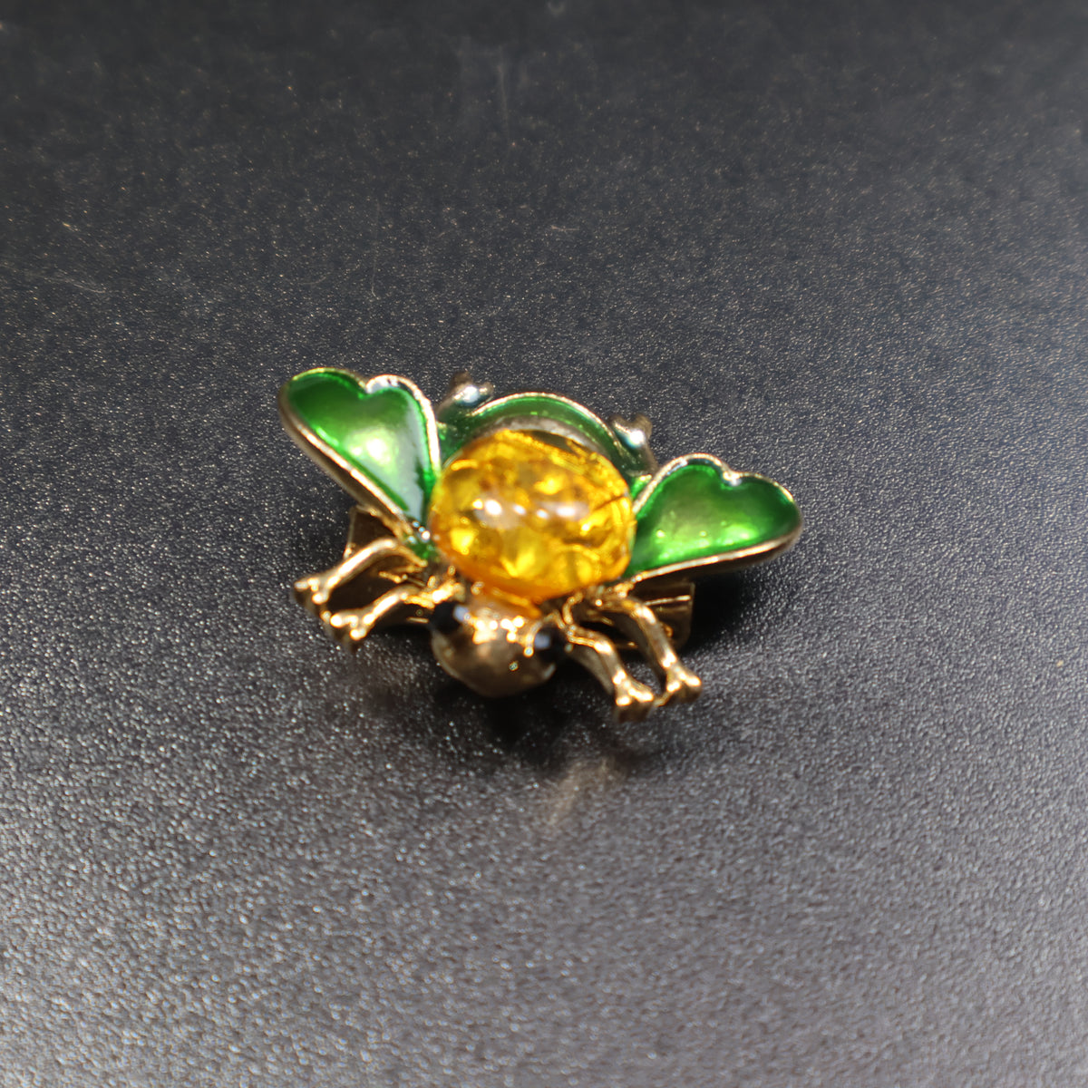 Made in USA Genuine Natural Baltic Amber Bee Brooch by KIZIMA® — handmade amber jewelry, detail view