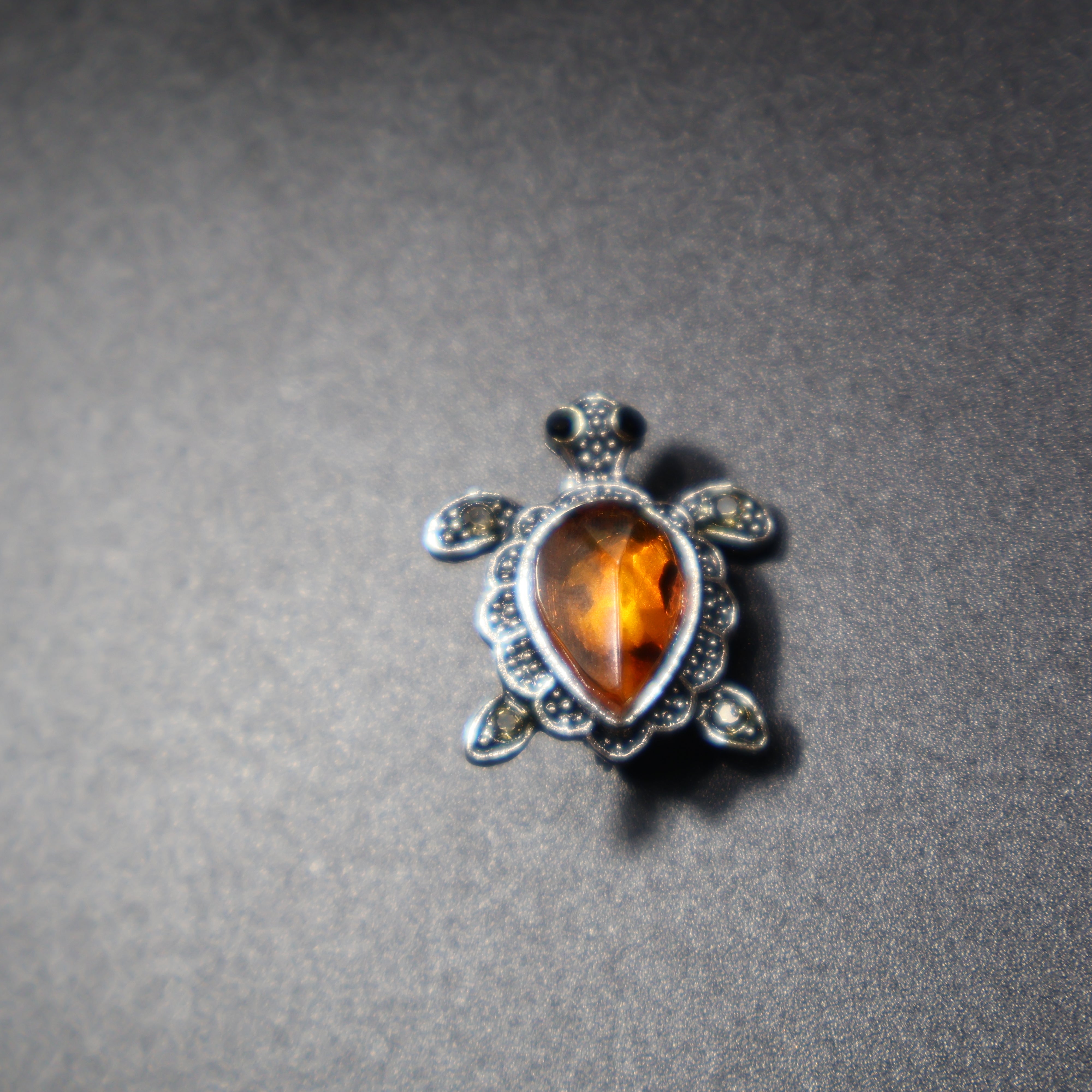 Made in USA Genuine Natural Baltic Amber Turtle Brooch KIZIMA®