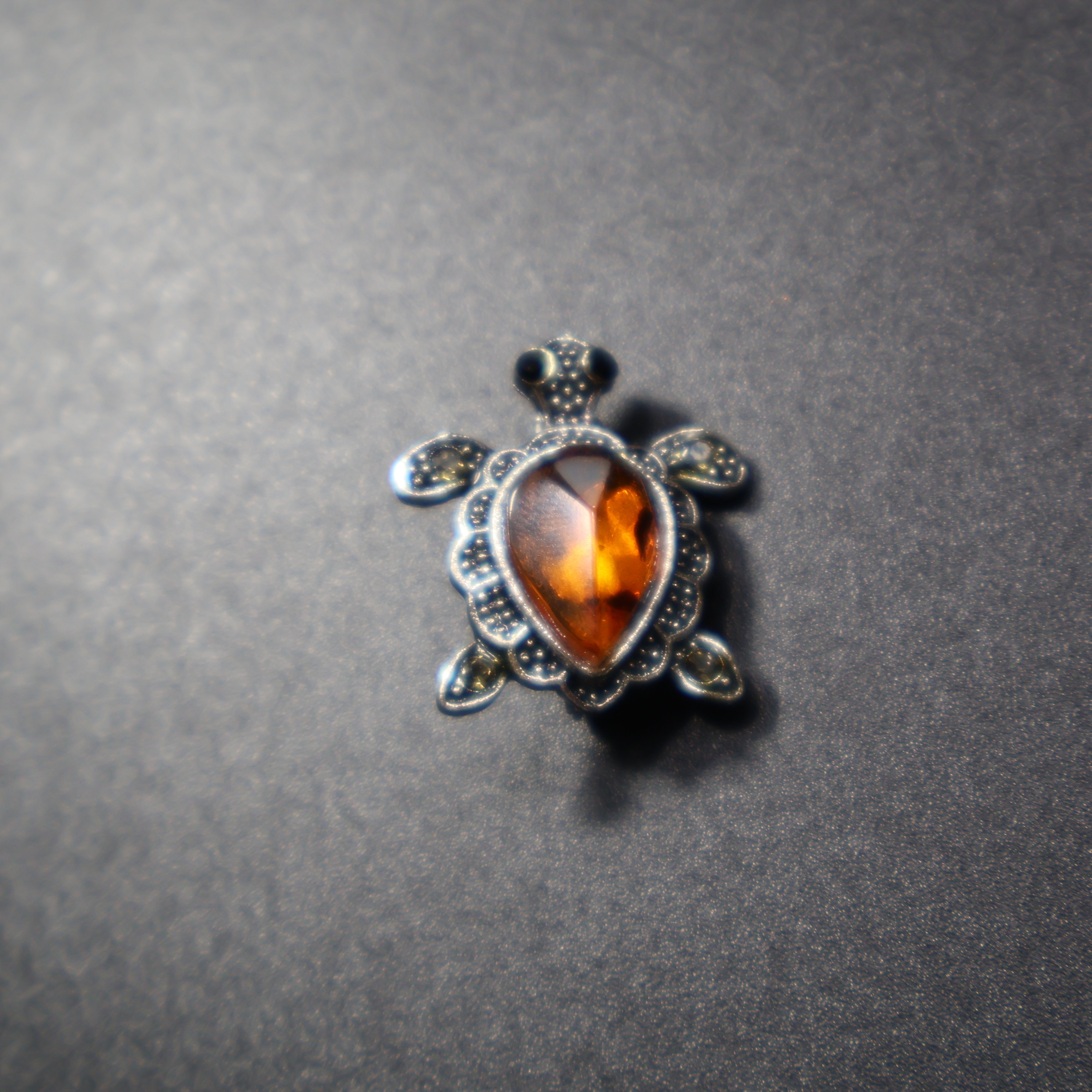 Made in USA Genuine Natural Baltic Amber Turtle Brooch KIZIMA®