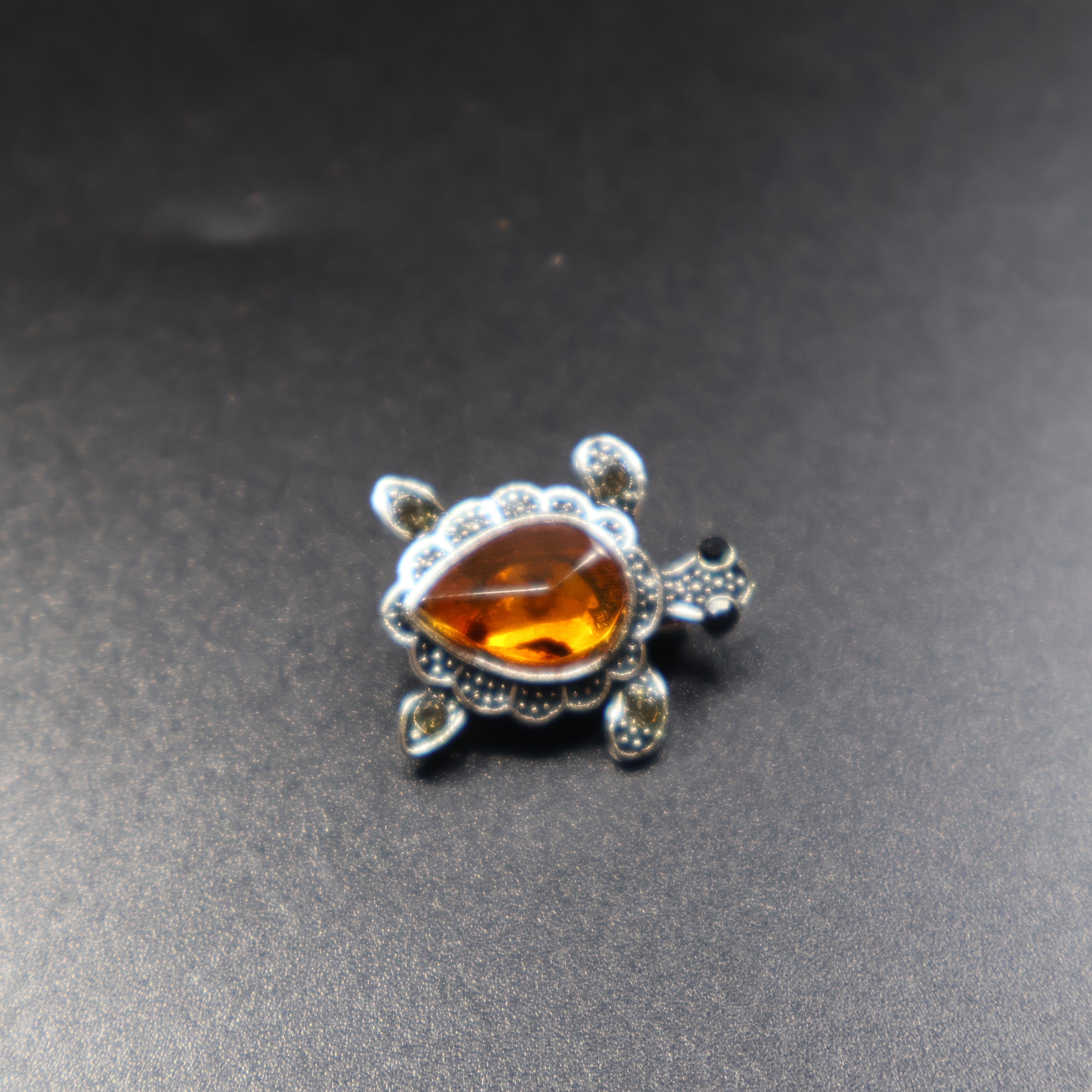 Made in USA Genuine Natural Baltic Amber Turtle Brooch KIZIMA®