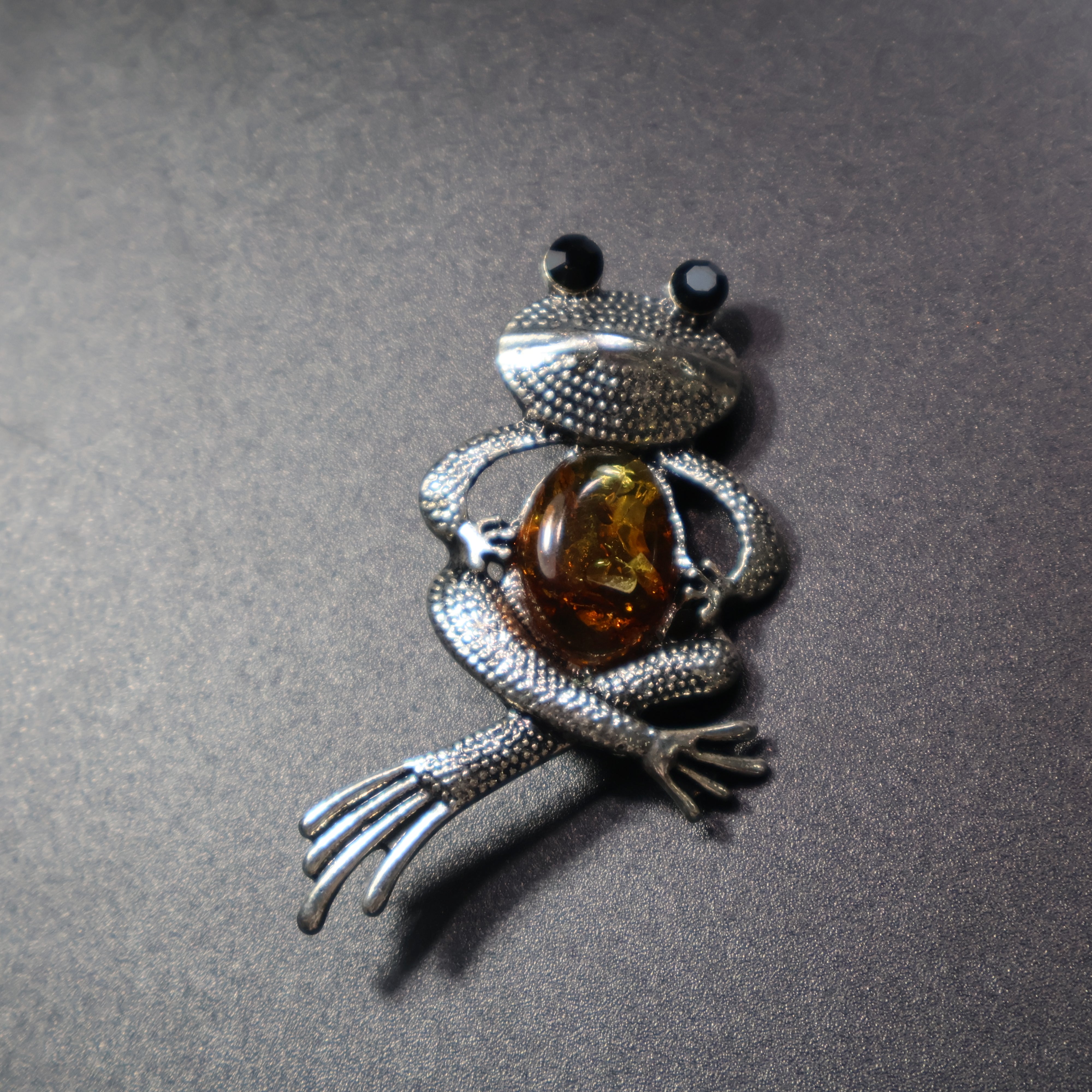 Made in USA Natural Baltic Amber Frog Brooch KIZIMA®