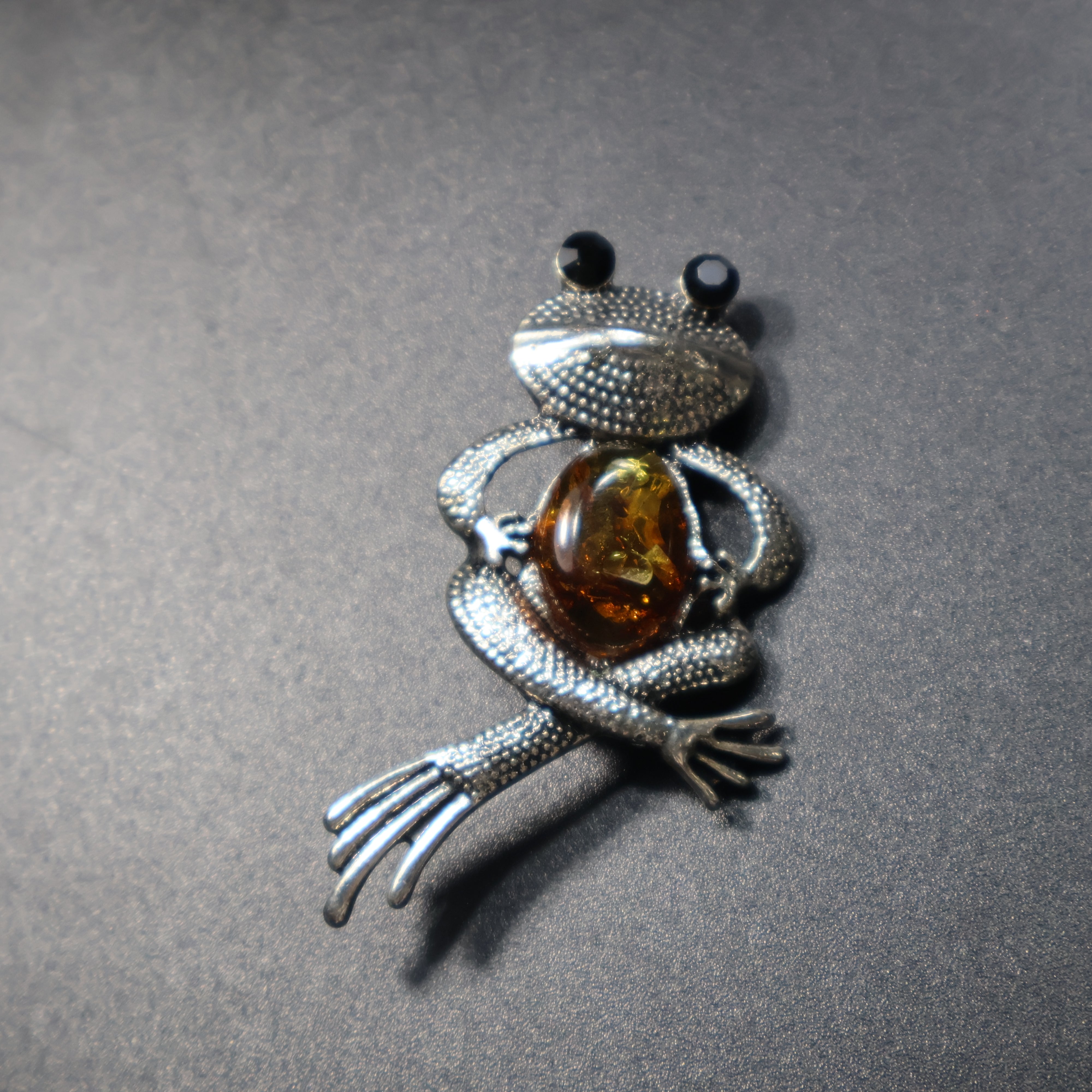 Made in USA Natural Baltic Amber Frog Brooch KIZIMA®
