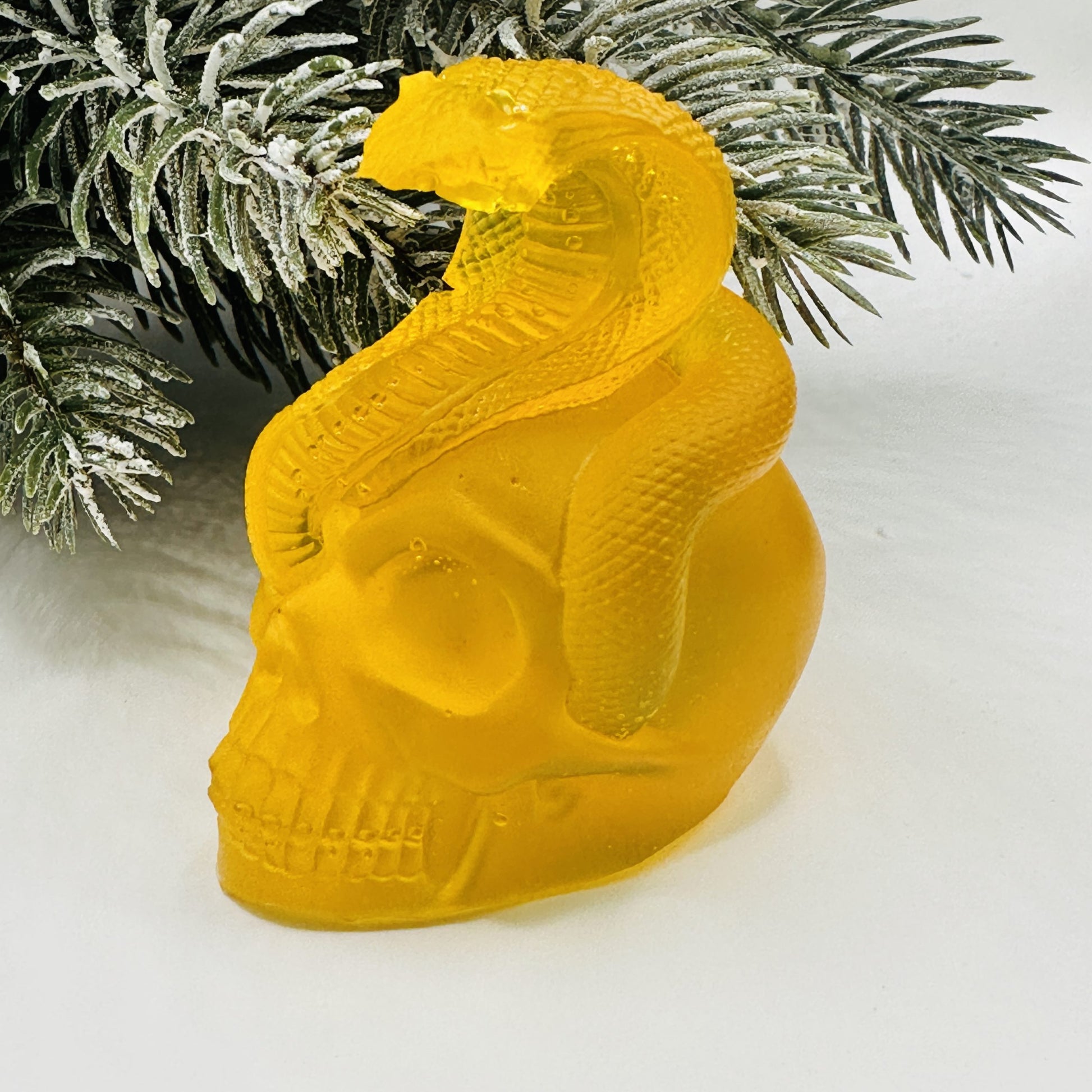 KIZIMA® handmade amber snake skull — natural Baltic amber decor, USA, detail