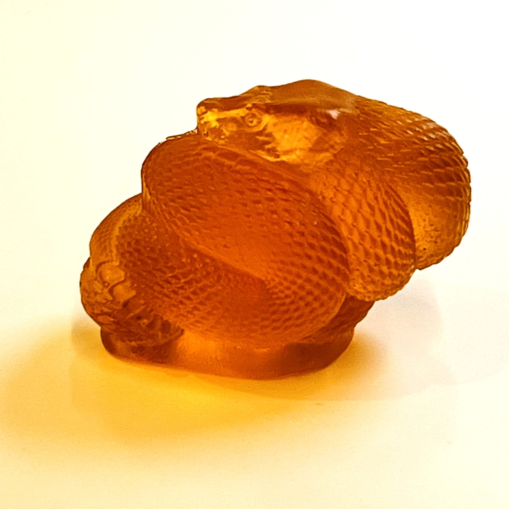 KIZIMA® handmade amber zodiac snake — natural Baltic amber decor, USA, detail