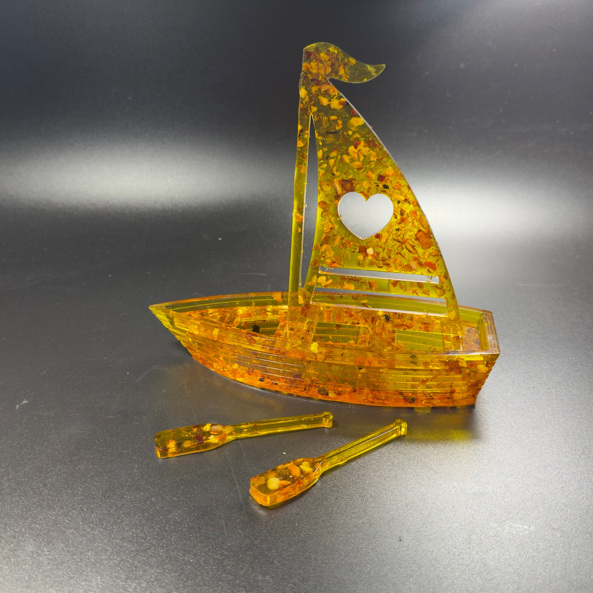 KIZIMA Baltic amber sailboat with heart sail design and two oars, 15 cm high and 17 cm long