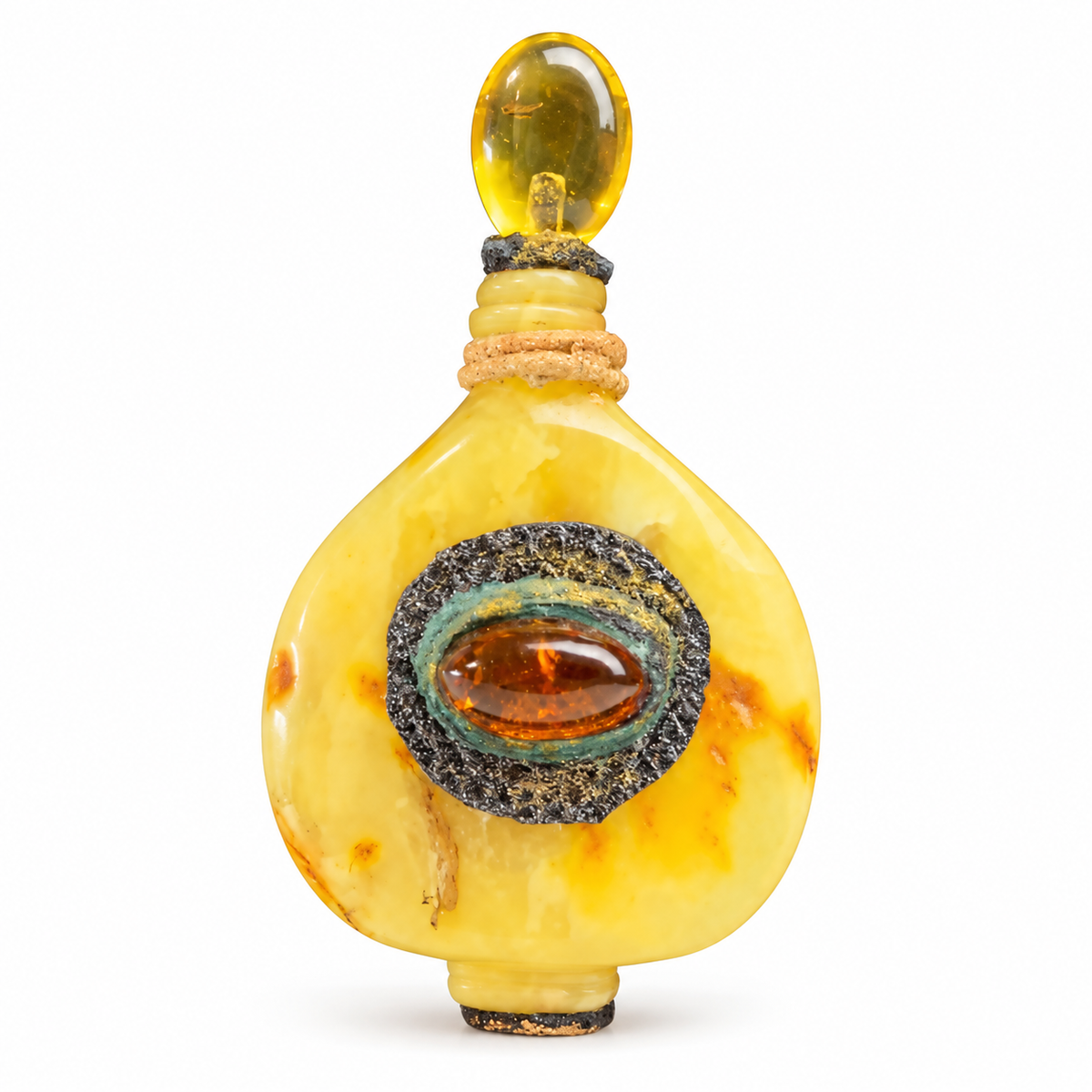 KIZIMA Baltic amber brooch 20E1170q9 on white background