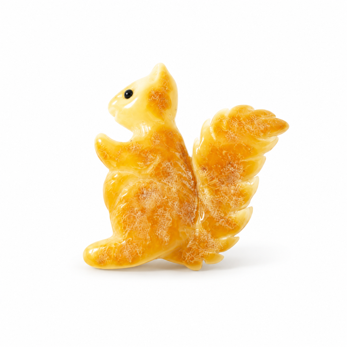 KIZIMA Baltic amber brooch 20S1077q3.59 on white background